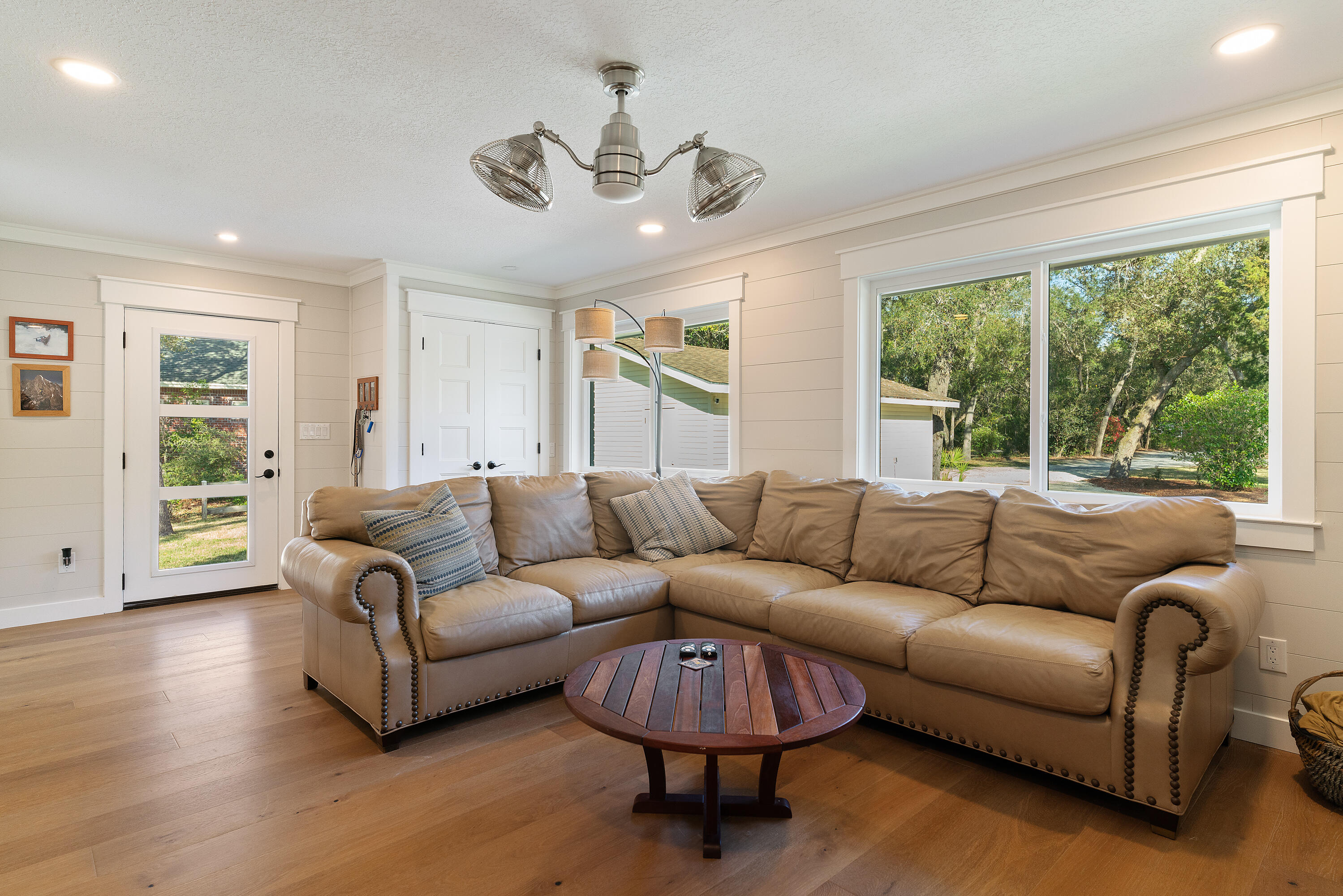WOODLAND SHORES - Residential