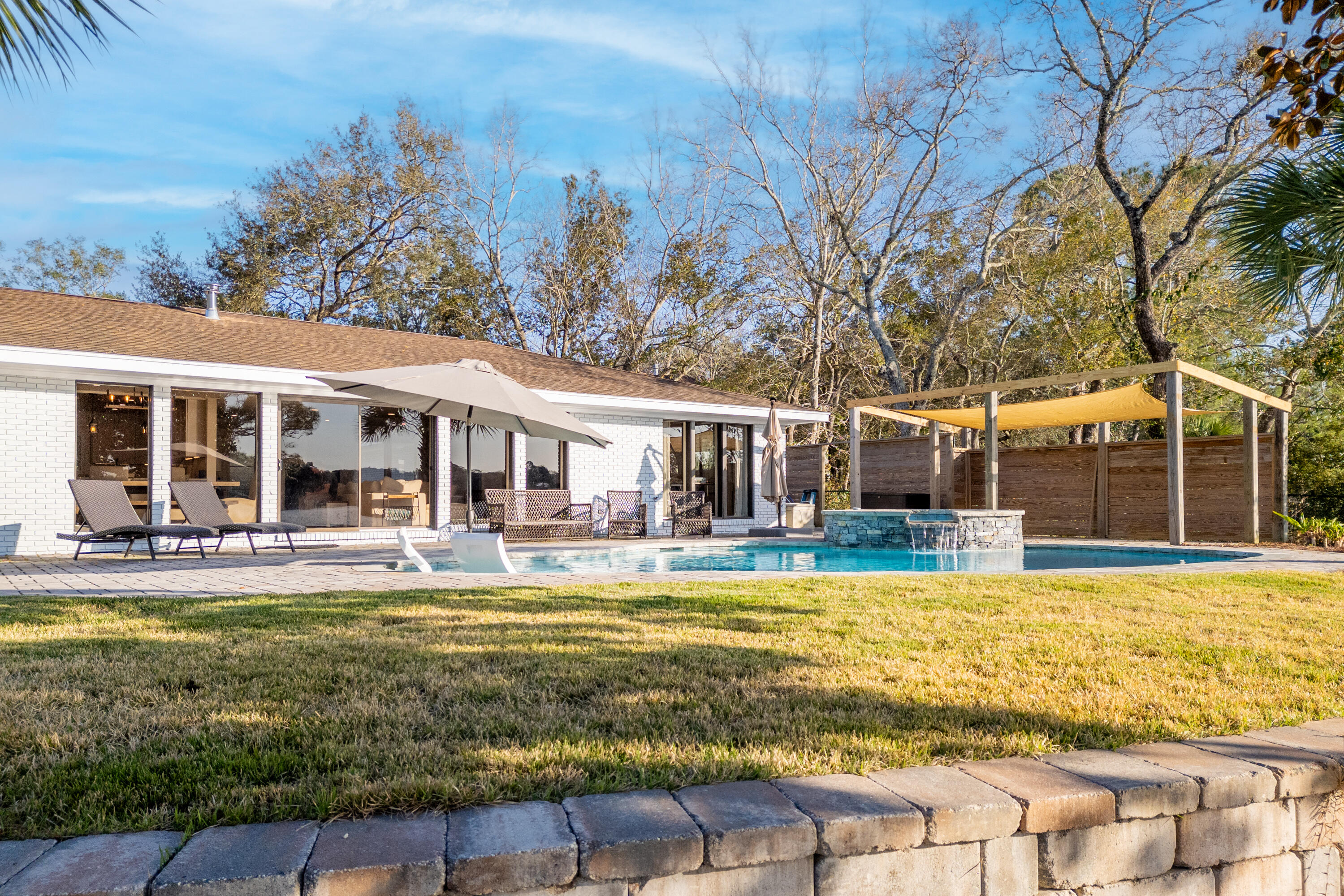 WOODLAND SHORES - Residential