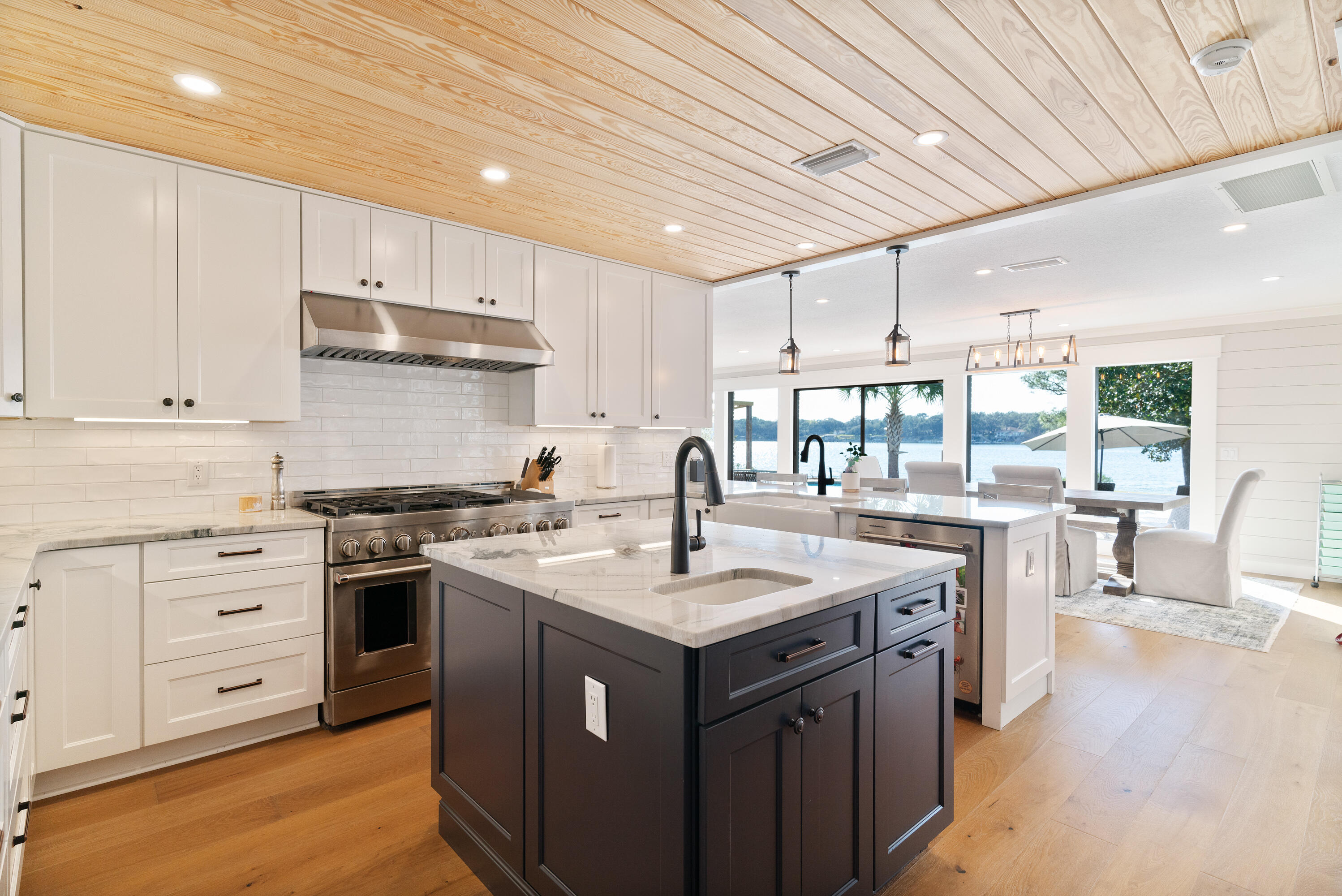 WOODLAND SHORES - Residential