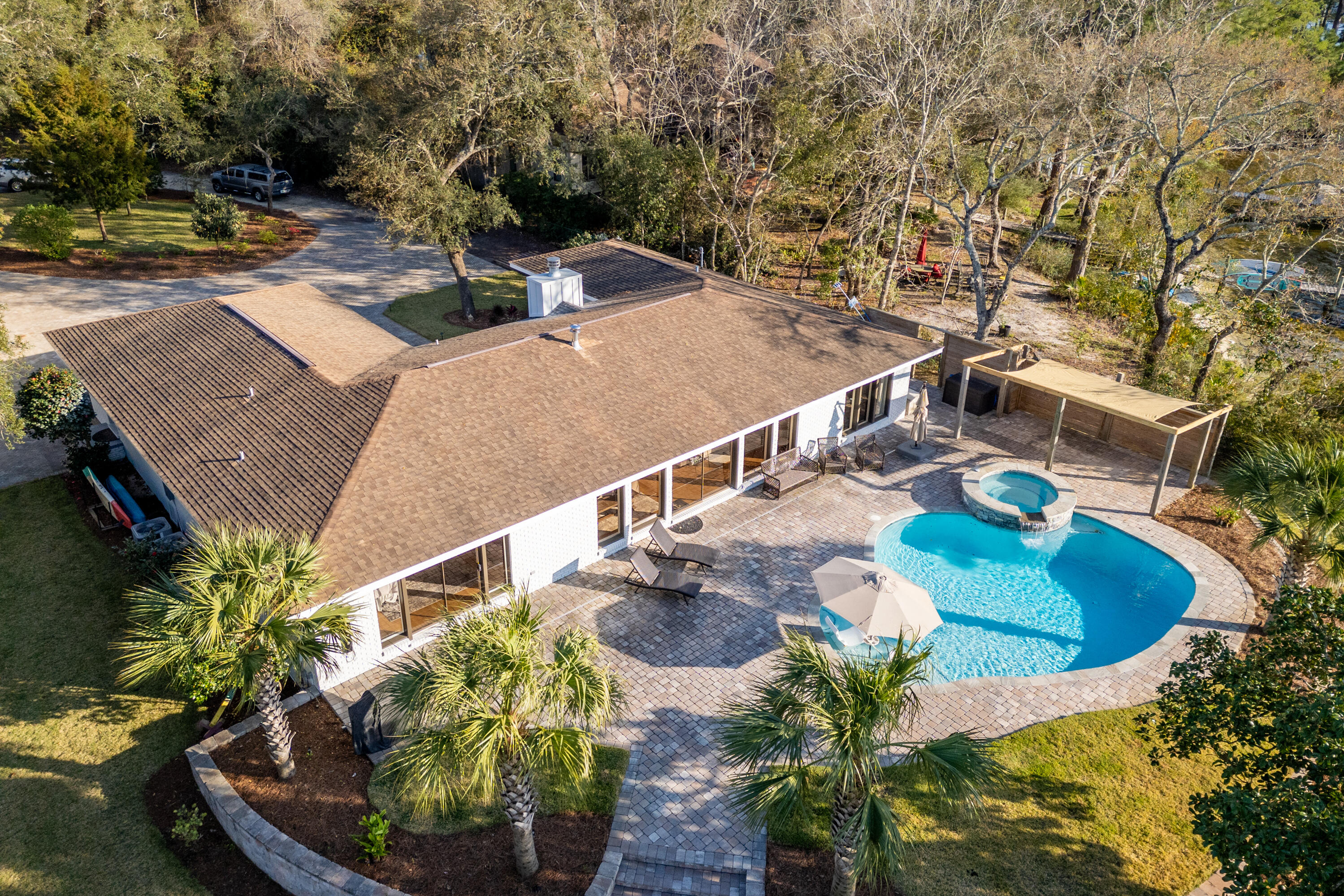 WOODLAND SHORES - Residential