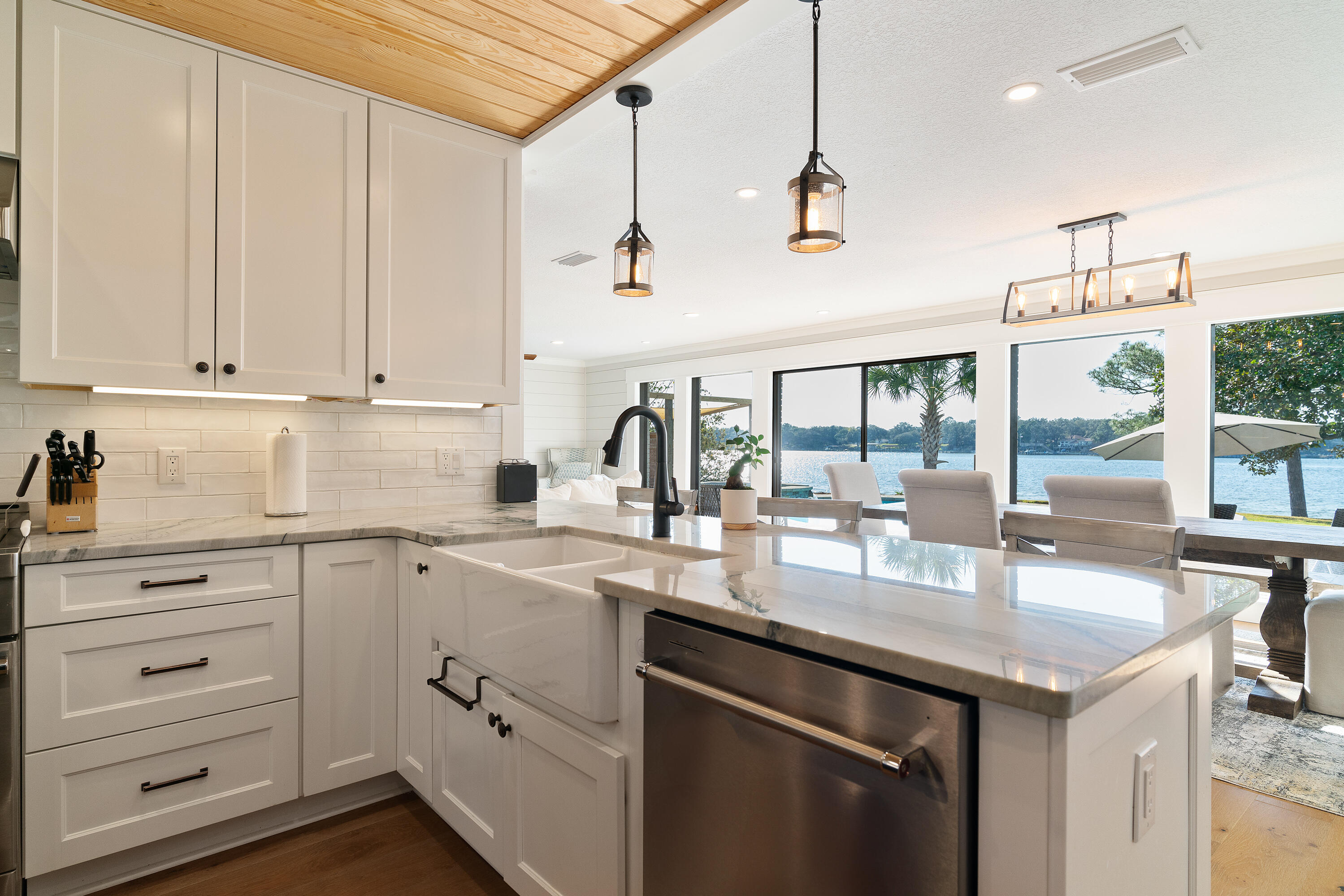 WOODLAND SHORES - Residential