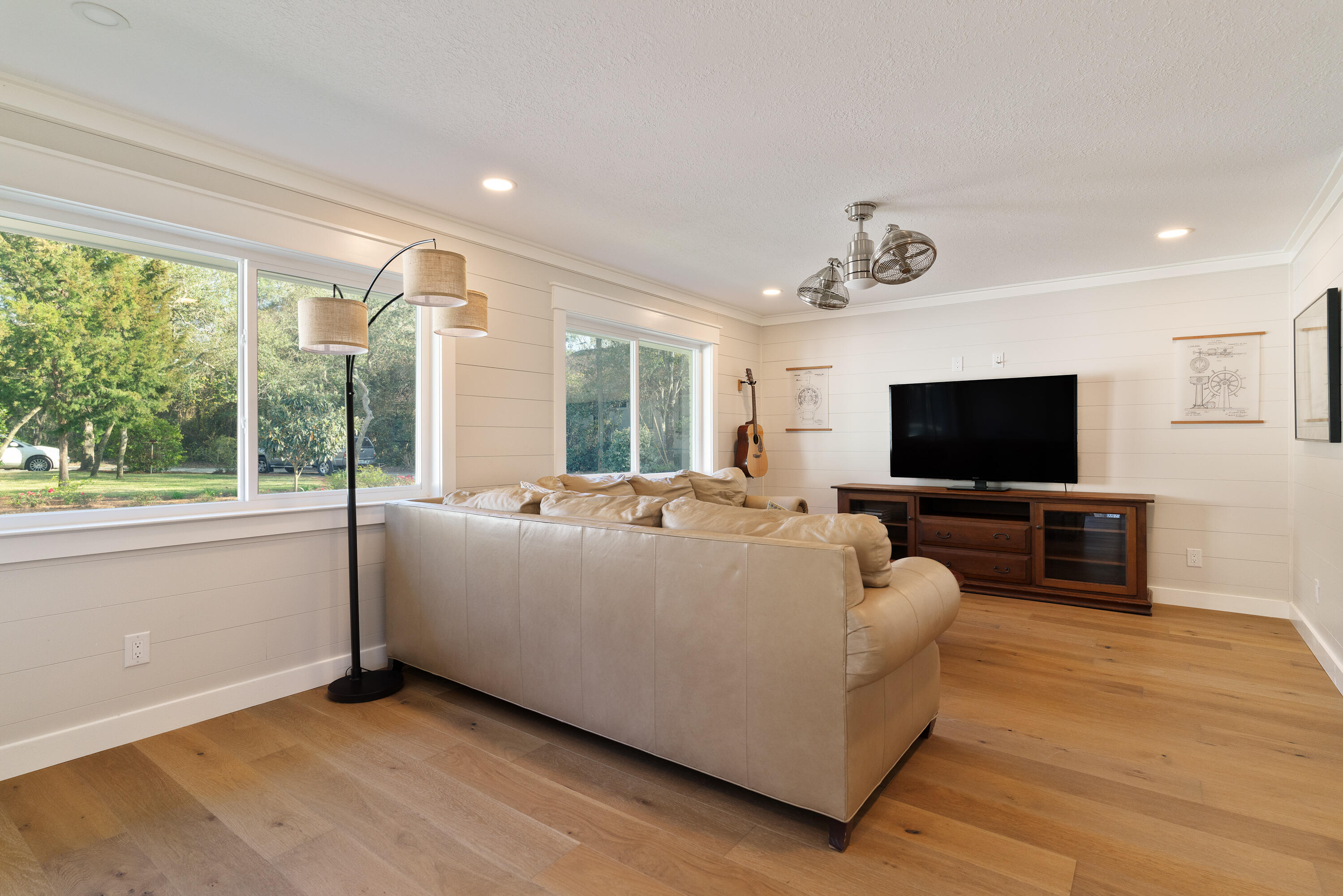 WOODLAND SHORES - Residential