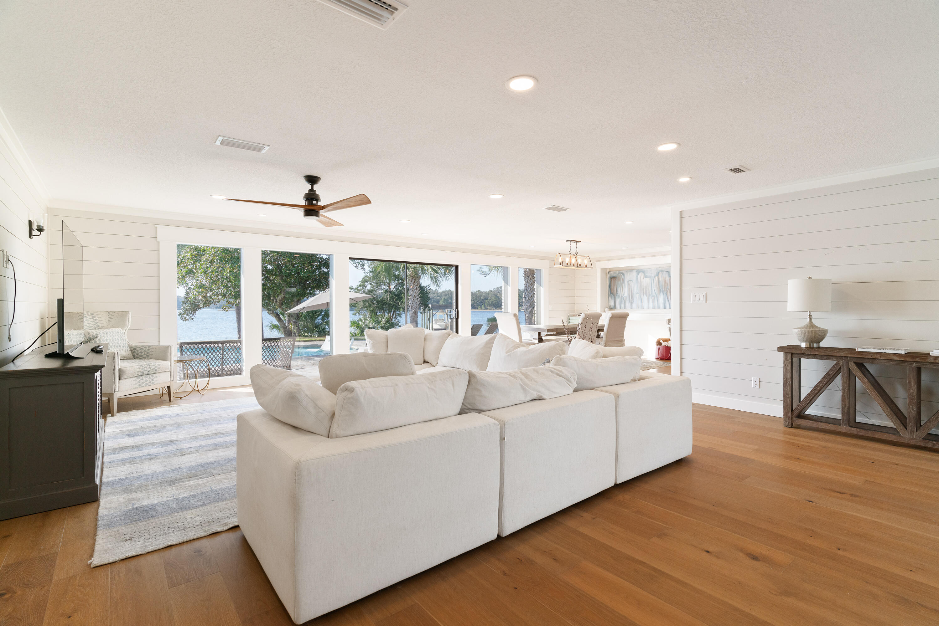 WOODLAND SHORES - Residential