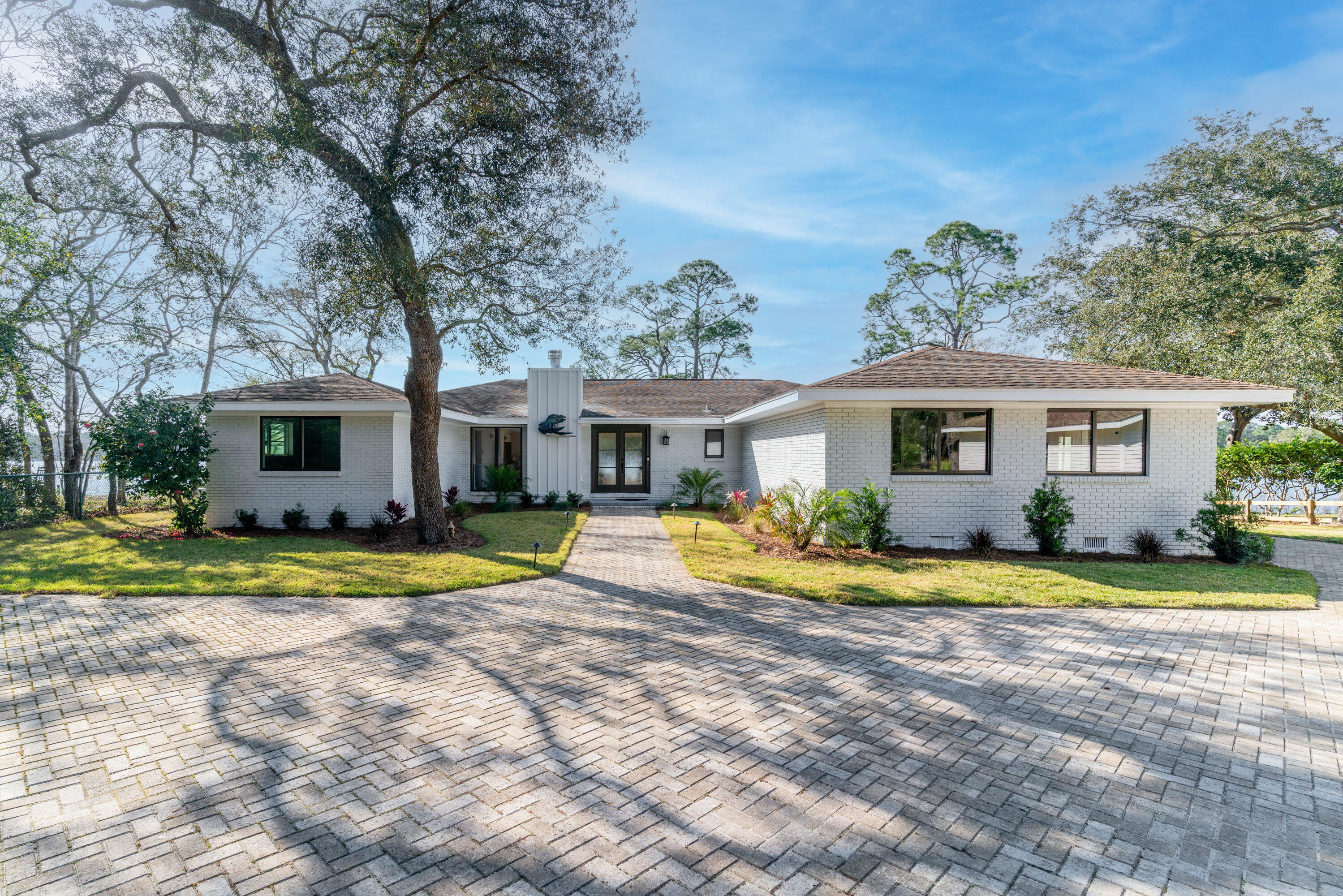 WOODLAND SHORES - Residential