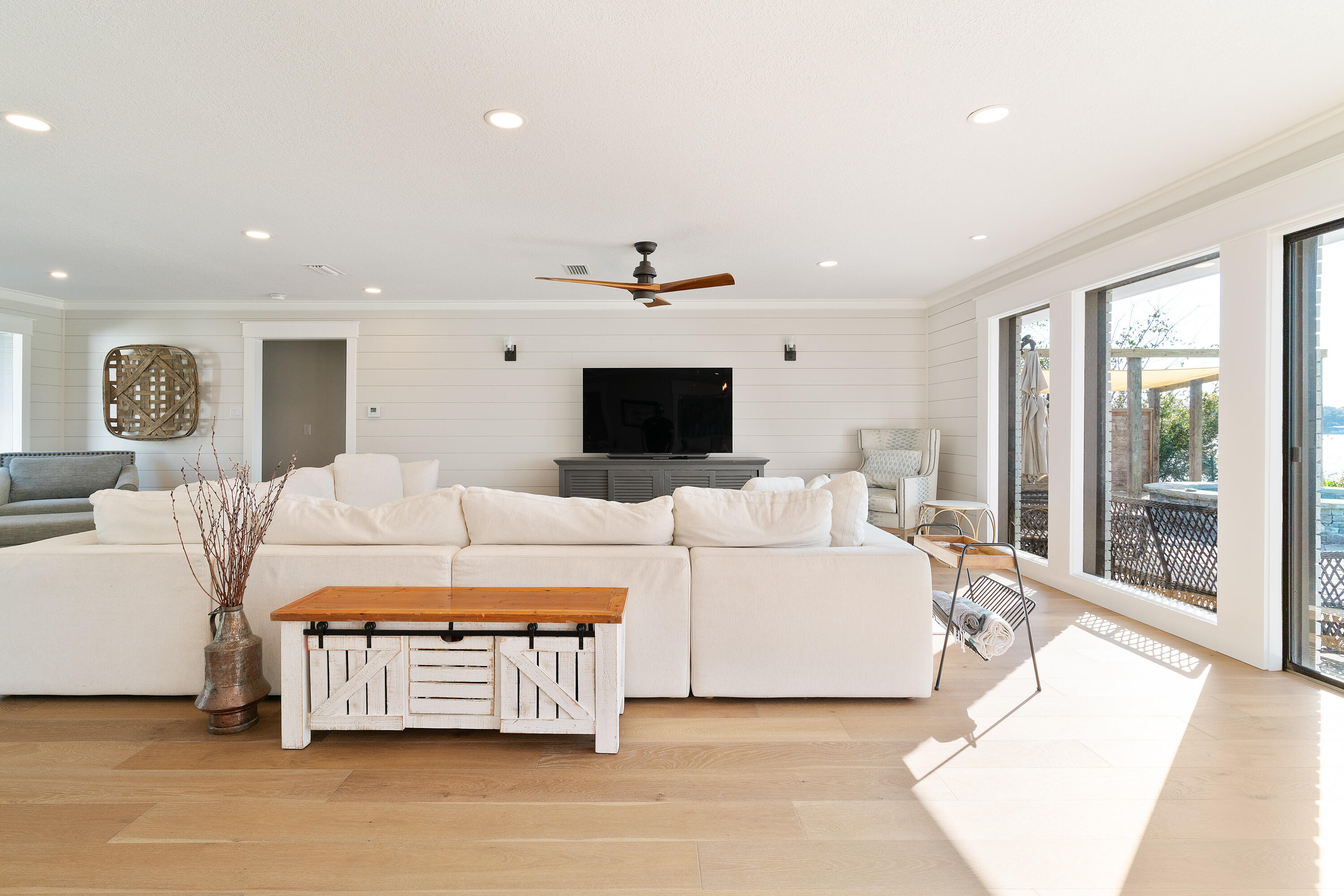 WOODLAND SHORES - Residential