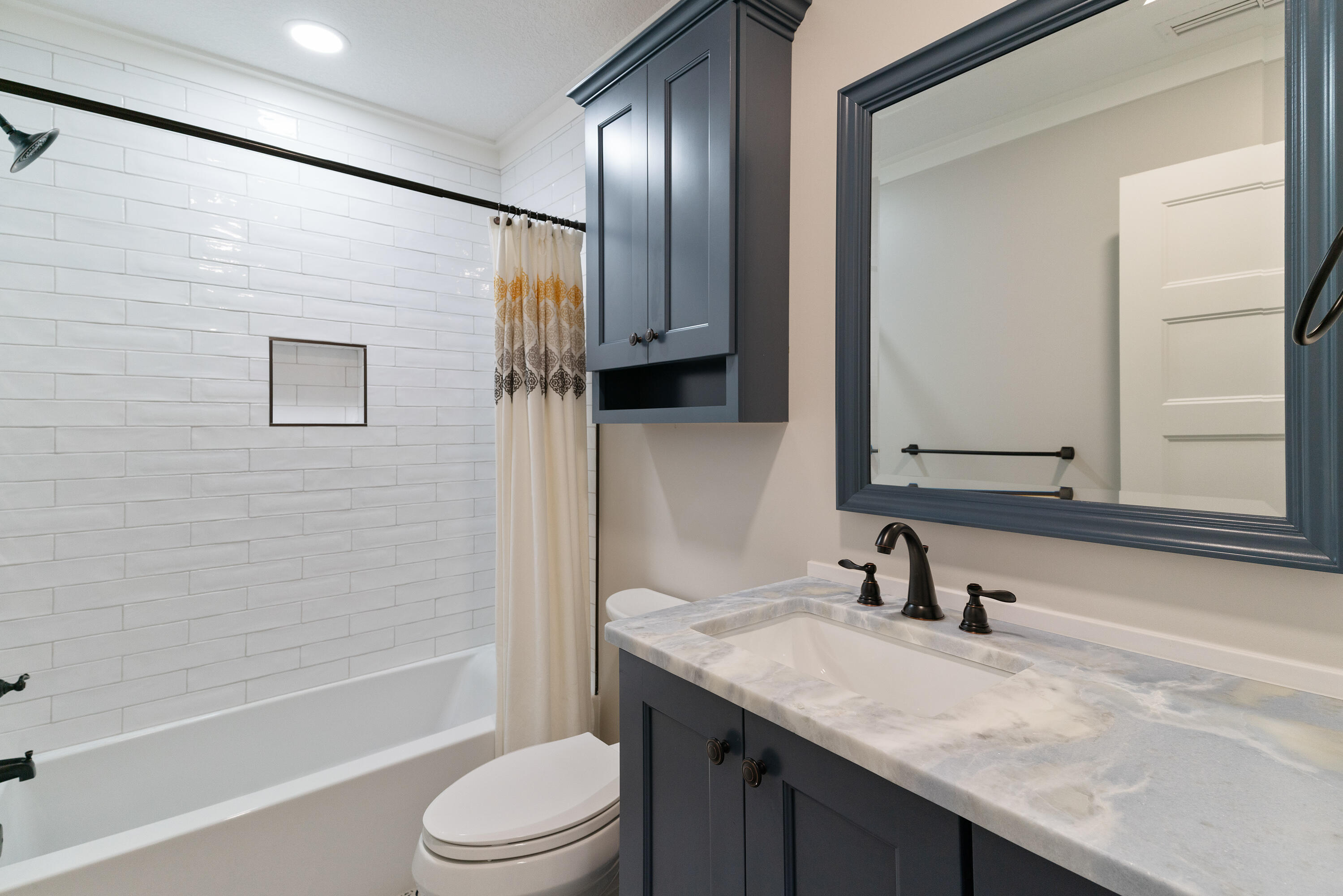 WOODLAND SHORES - Residential