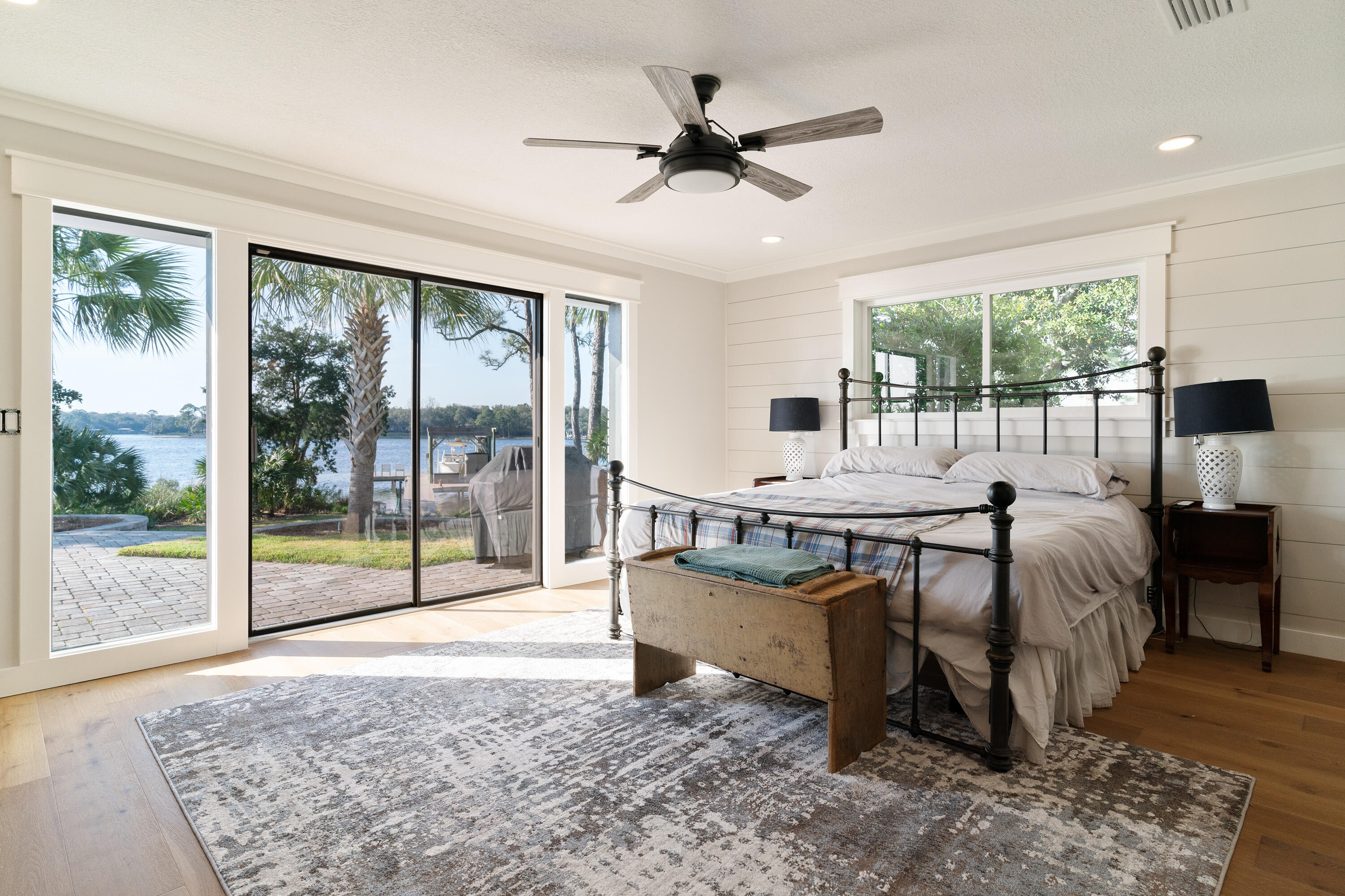 WOODLAND SHORES - Residential