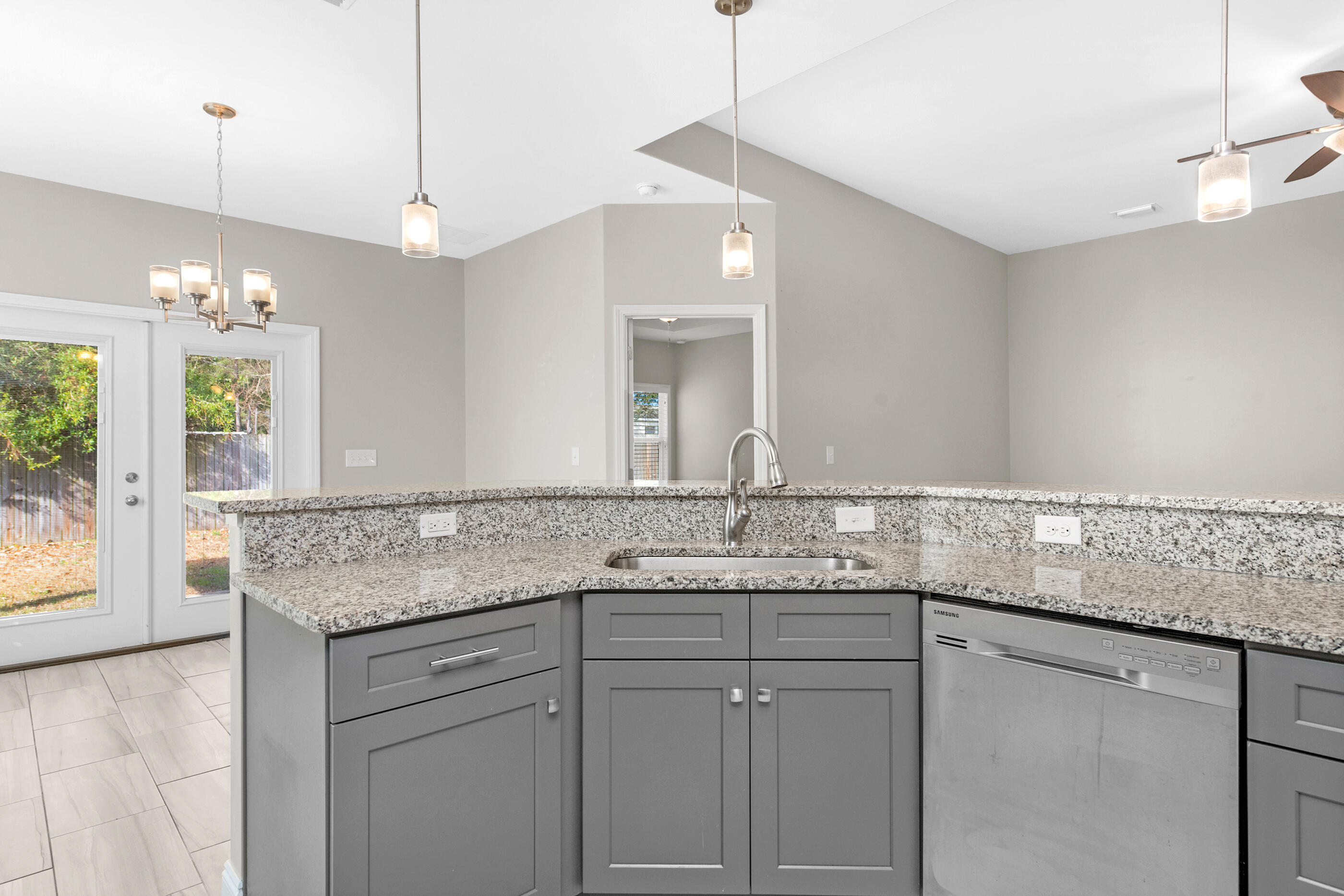 CRESCENT SHORES - Residential