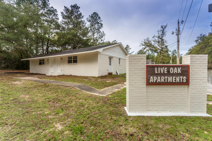 2bd/1ba apartment in the middle of Freeport. Close to schools, shopping and community facilities. Tile in common areas (kitchen, living and bath), carpet in bedrooms. Pets must be approved. 1 year lease required.
***Pictures vary on units