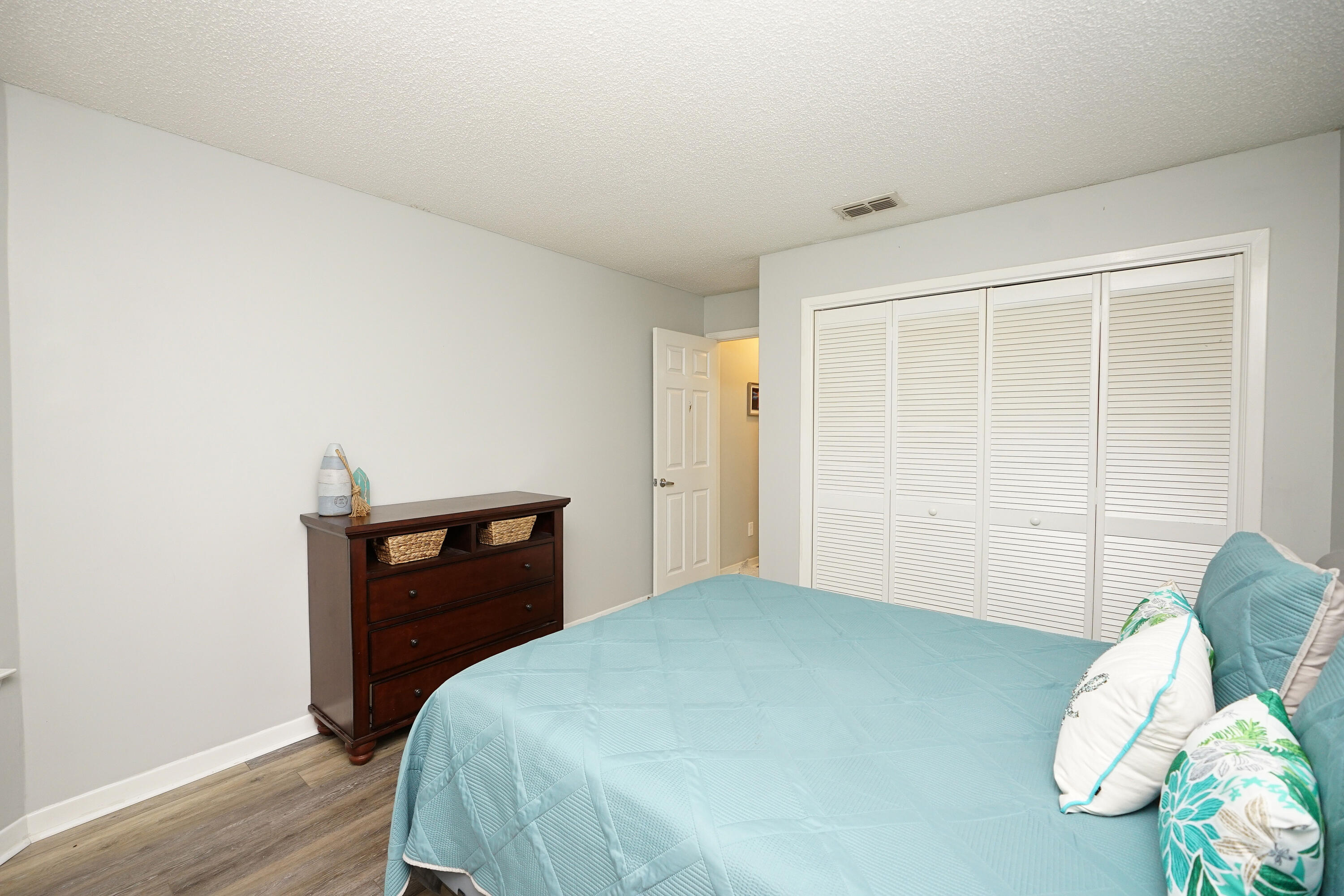 GARDEN OAKS CONDO - Residential Lease