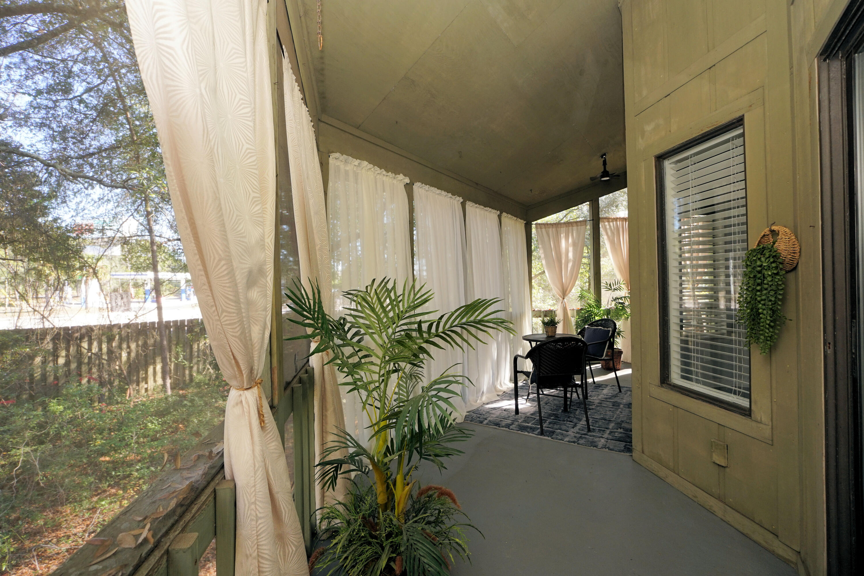 GARDEN OAKS CONDO - Residential Lease
