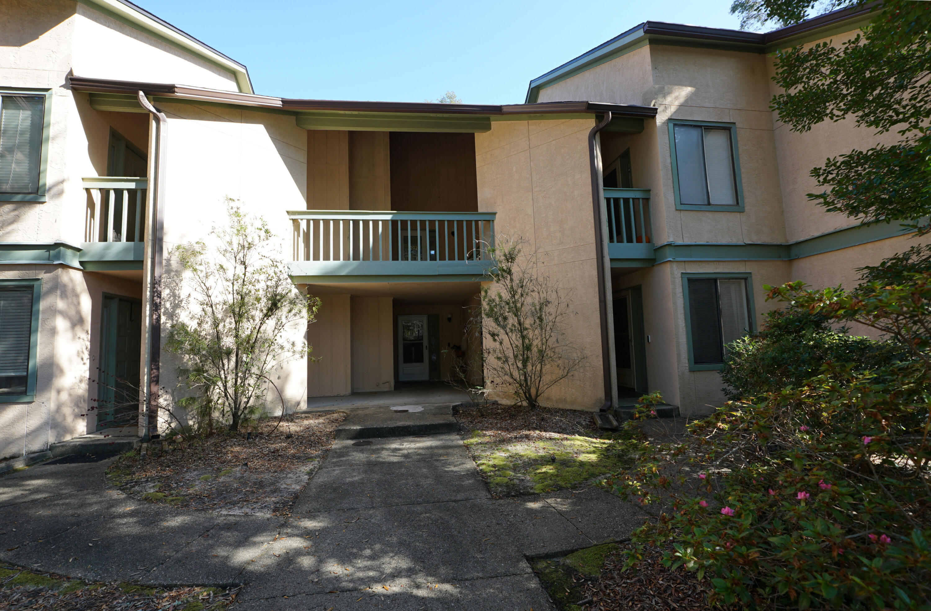 GARDEN OAKS CONDO - Residential Lease