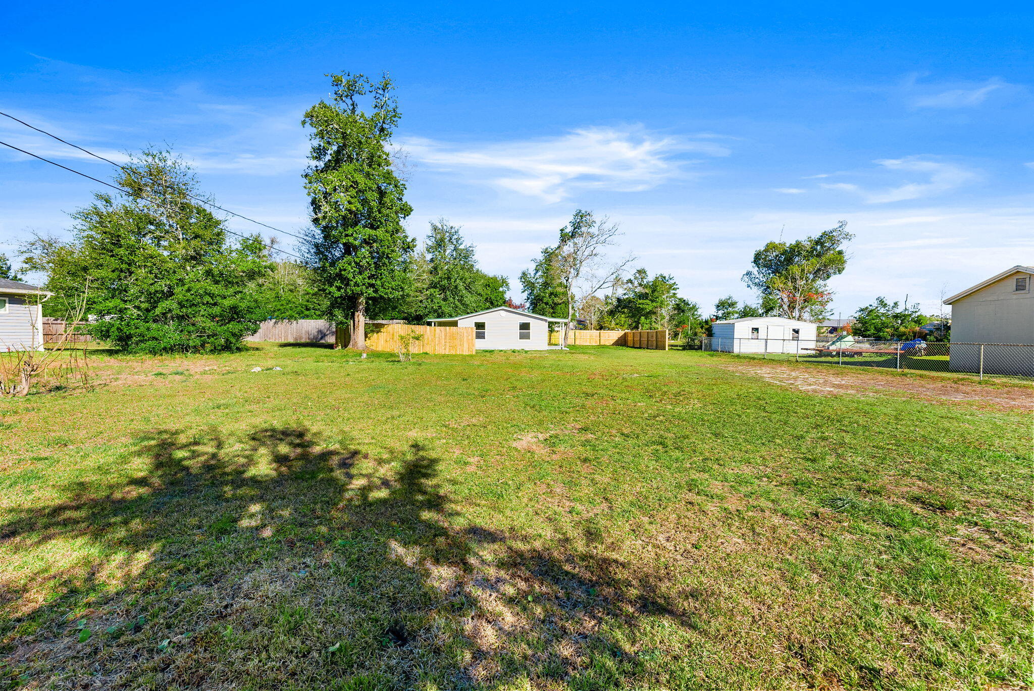 NO RECORDED SUBDIVISION - Land