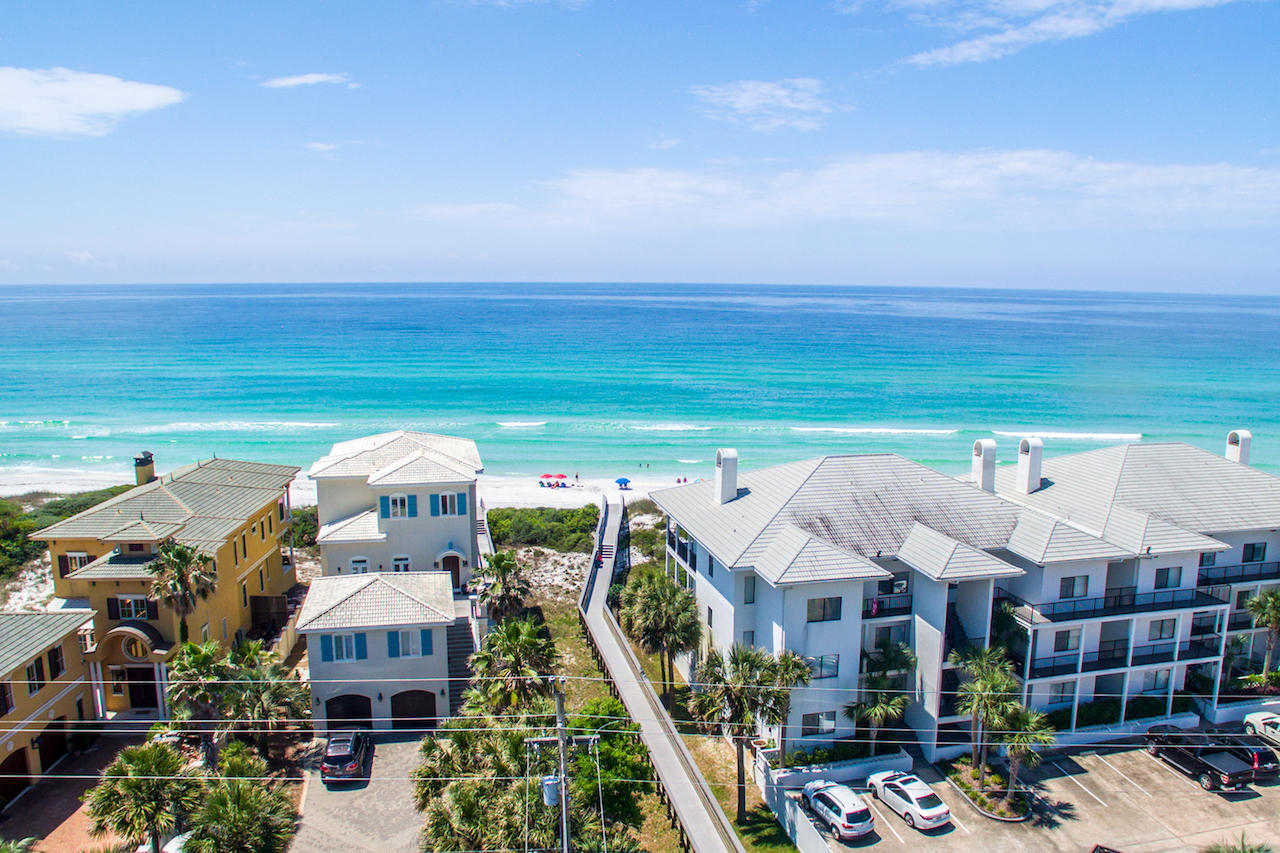 FAIRWAY VILLAS - Residential