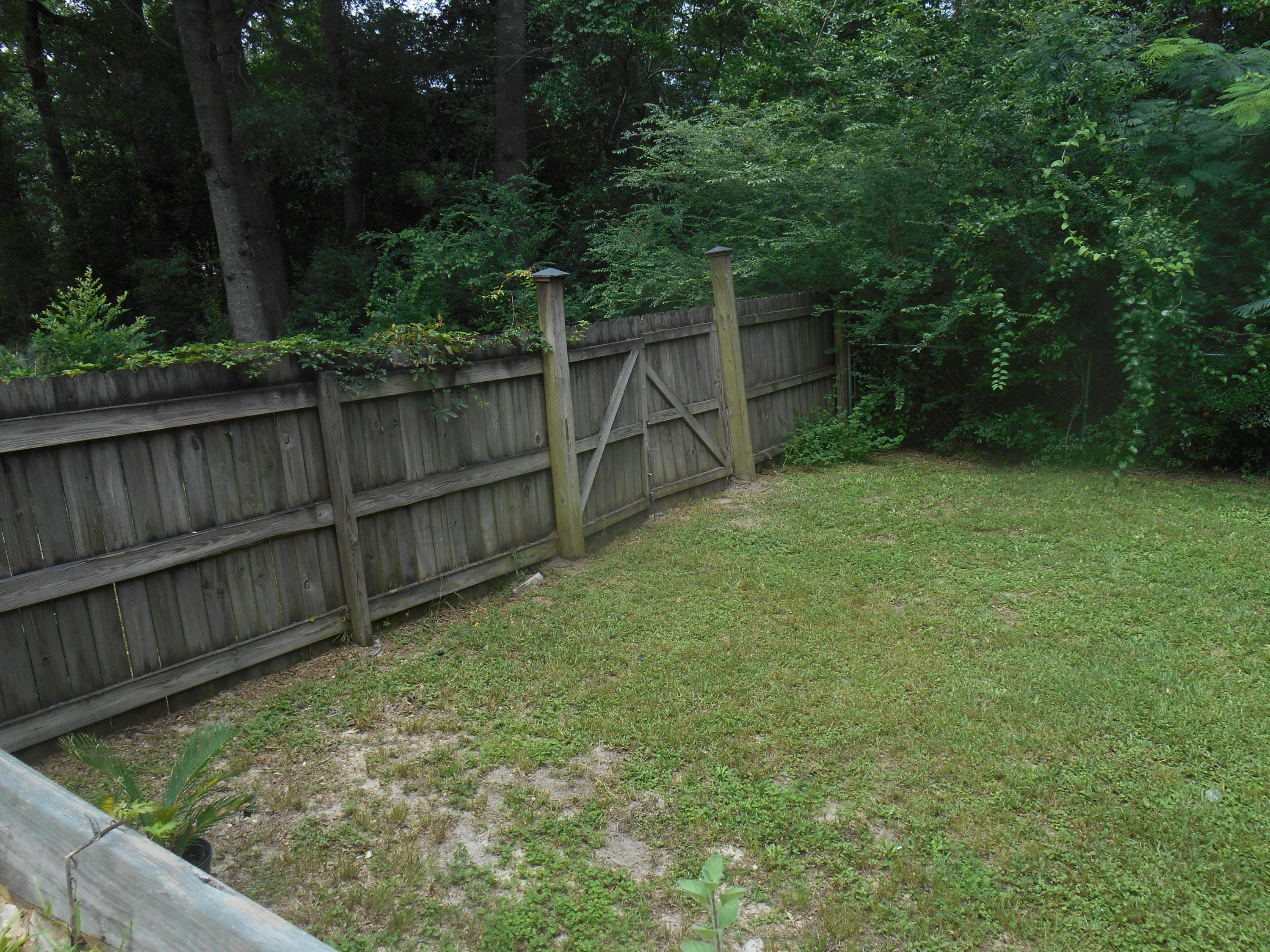 QUIET OAKS S/D - Residential Lease