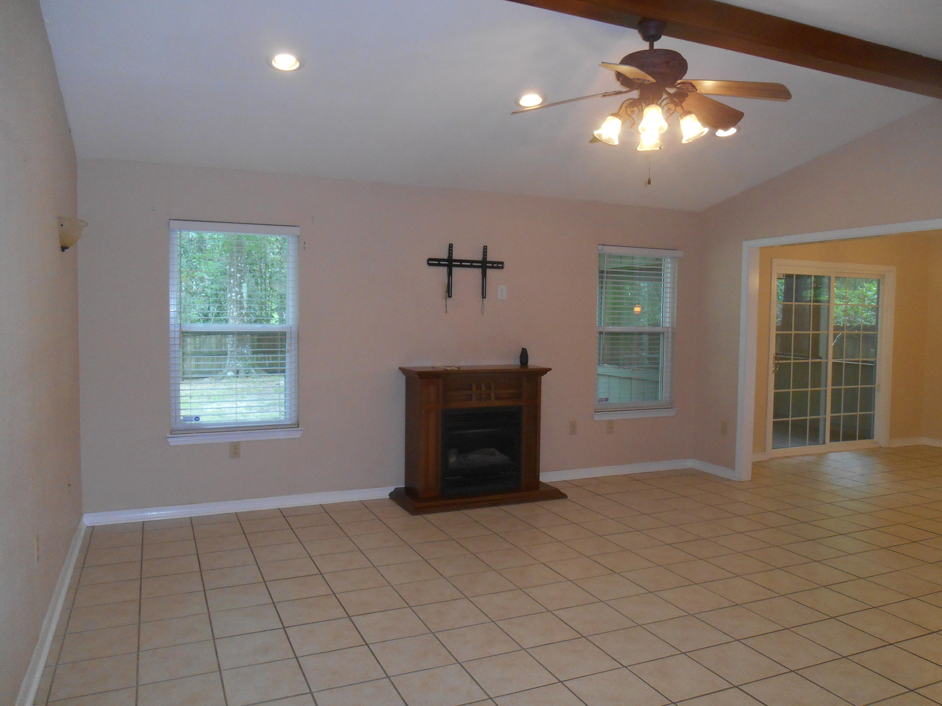 QUIET OAKS S/D - Residential Lease