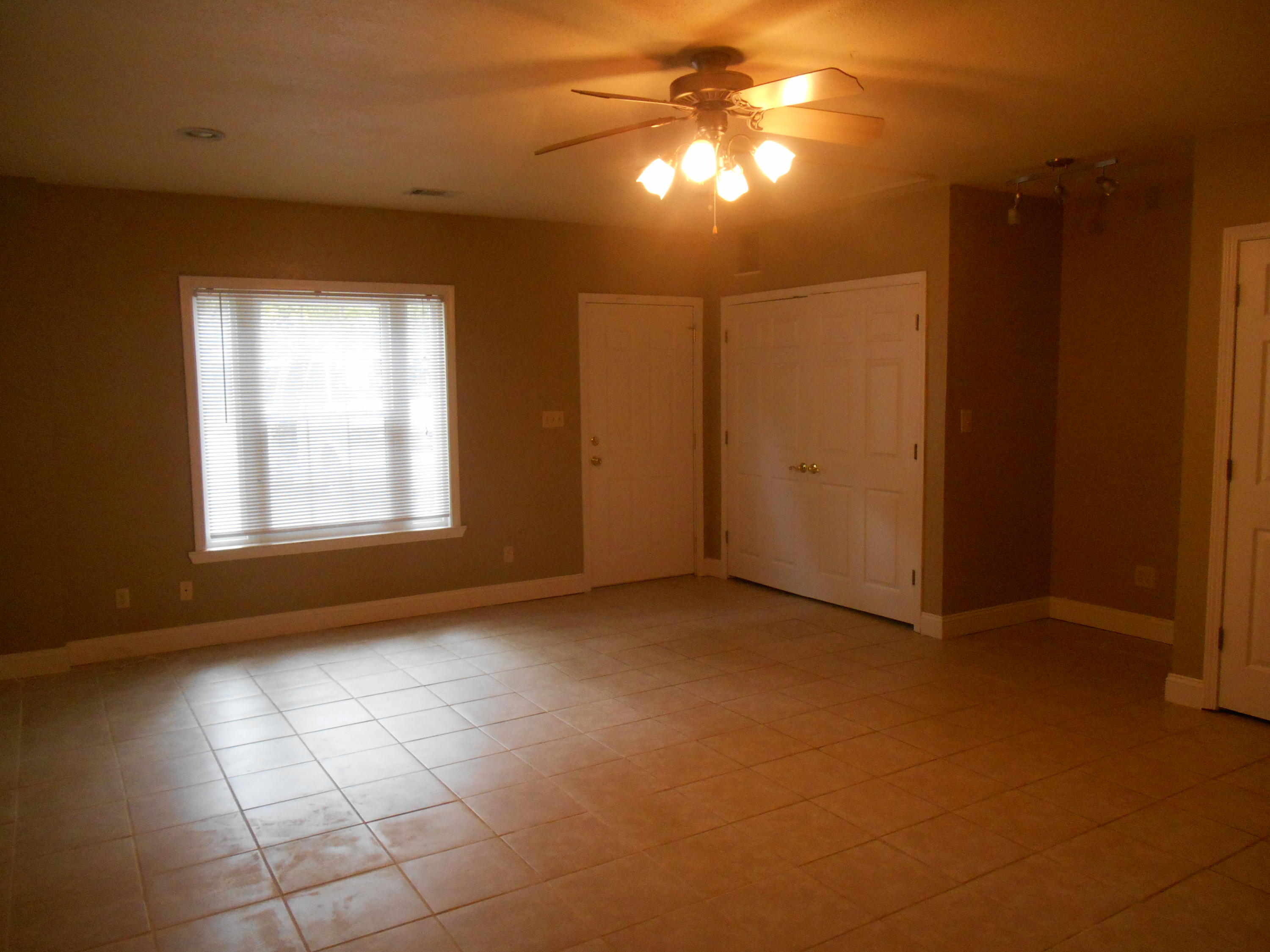 QUIET OAKS S/D - Residential Lease