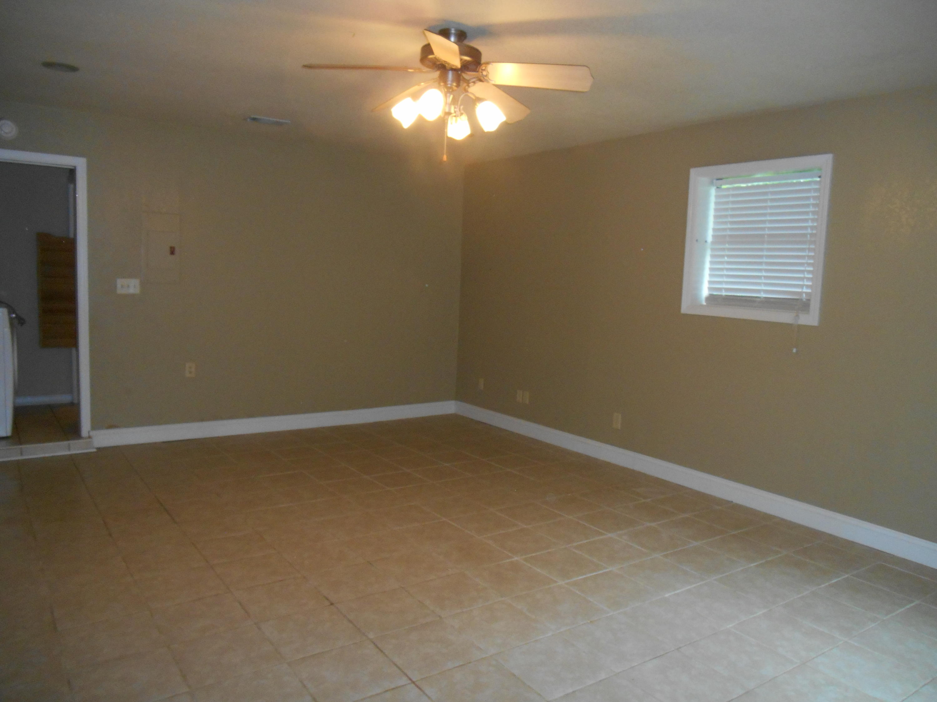 QUIET OAKS S/D - Residential Lease