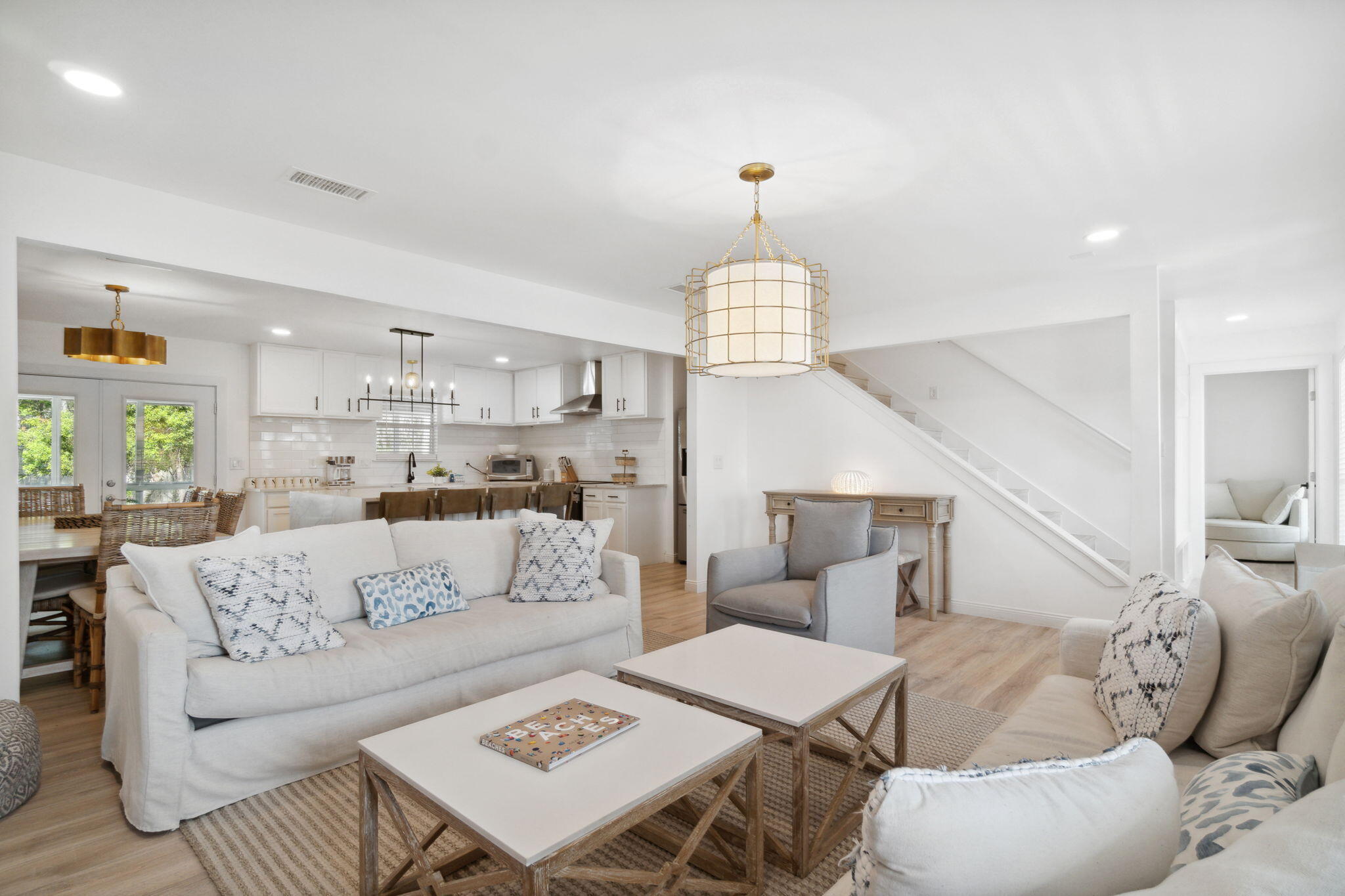 COUNTRY CLUB ESTATES - Residential
