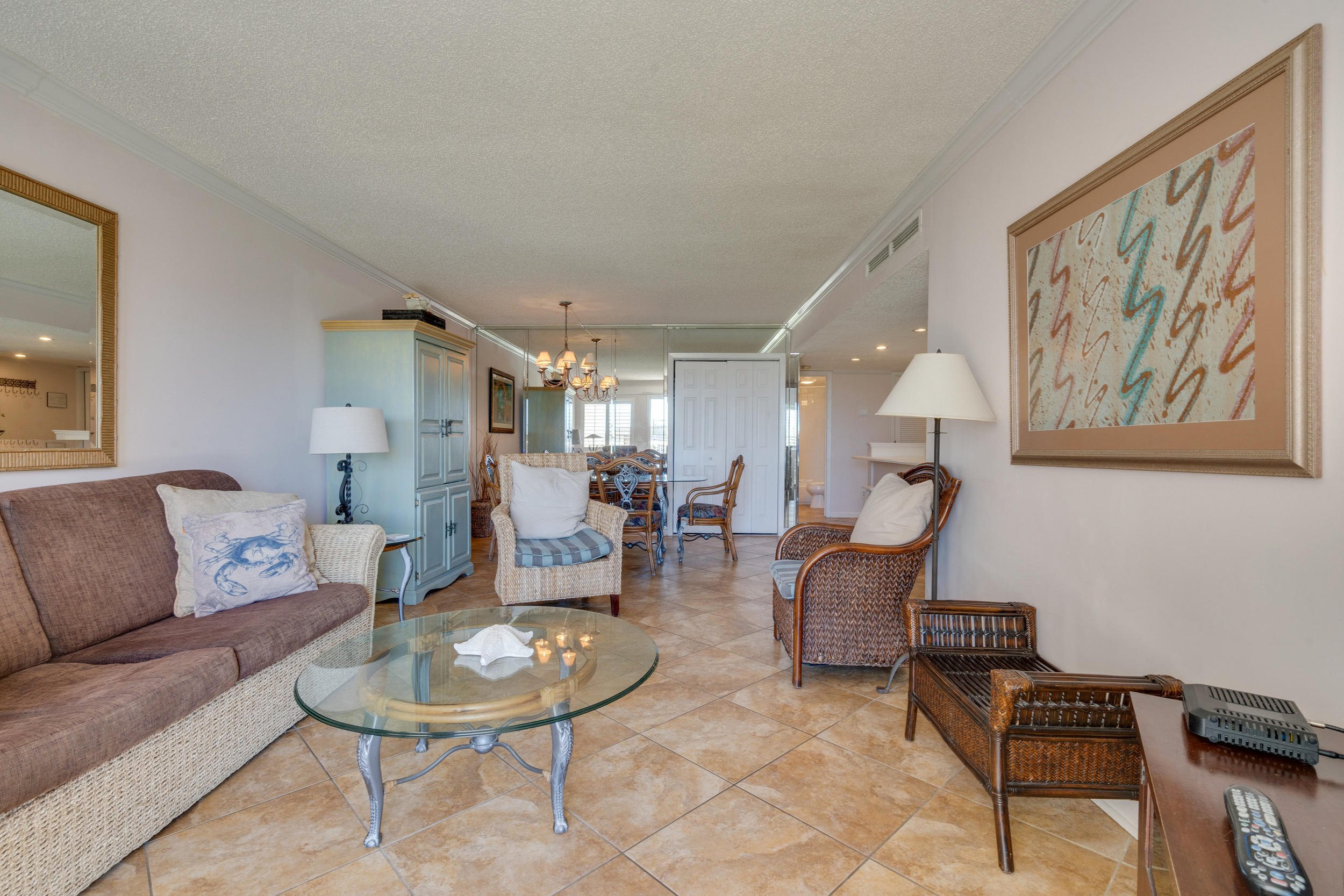 HOLIDAY SURF & RACQUET CLUB - Residential