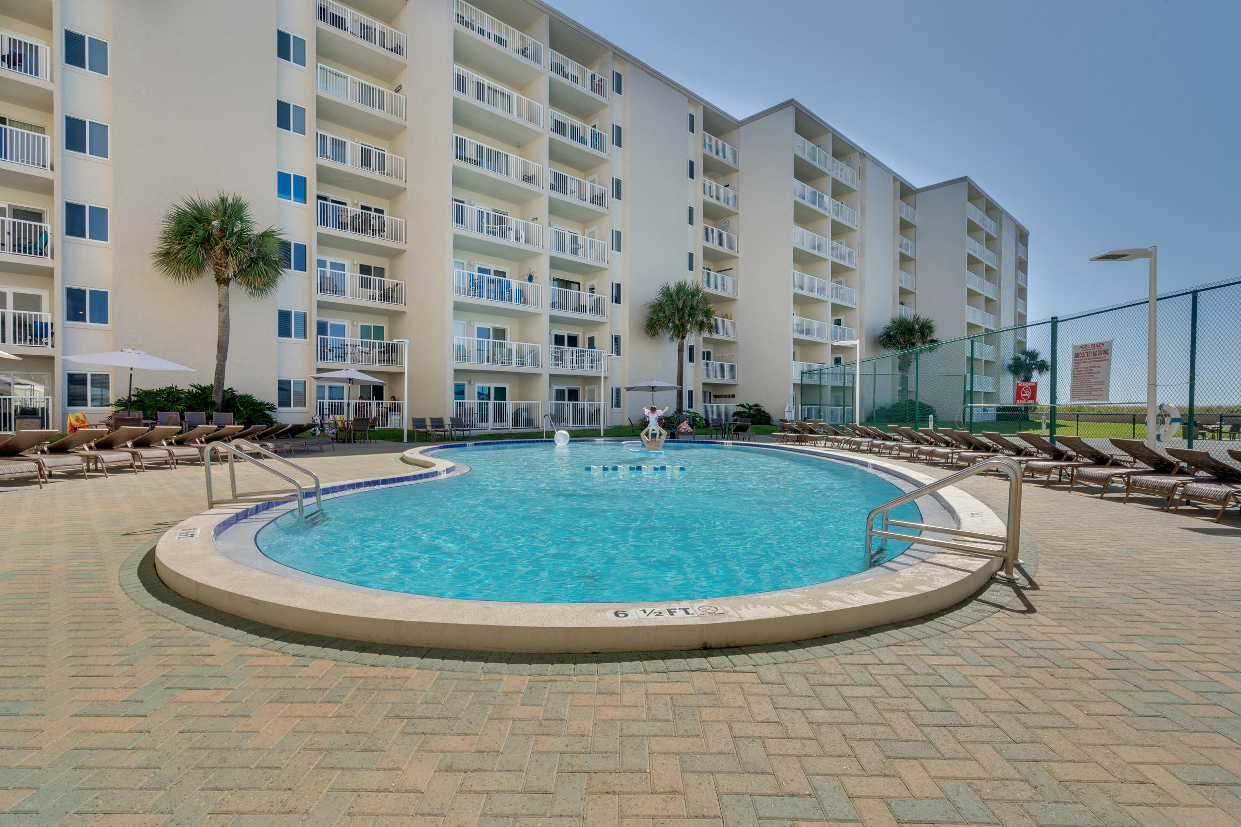HOLIDAY SURF & RACQUET CLUB - Residential