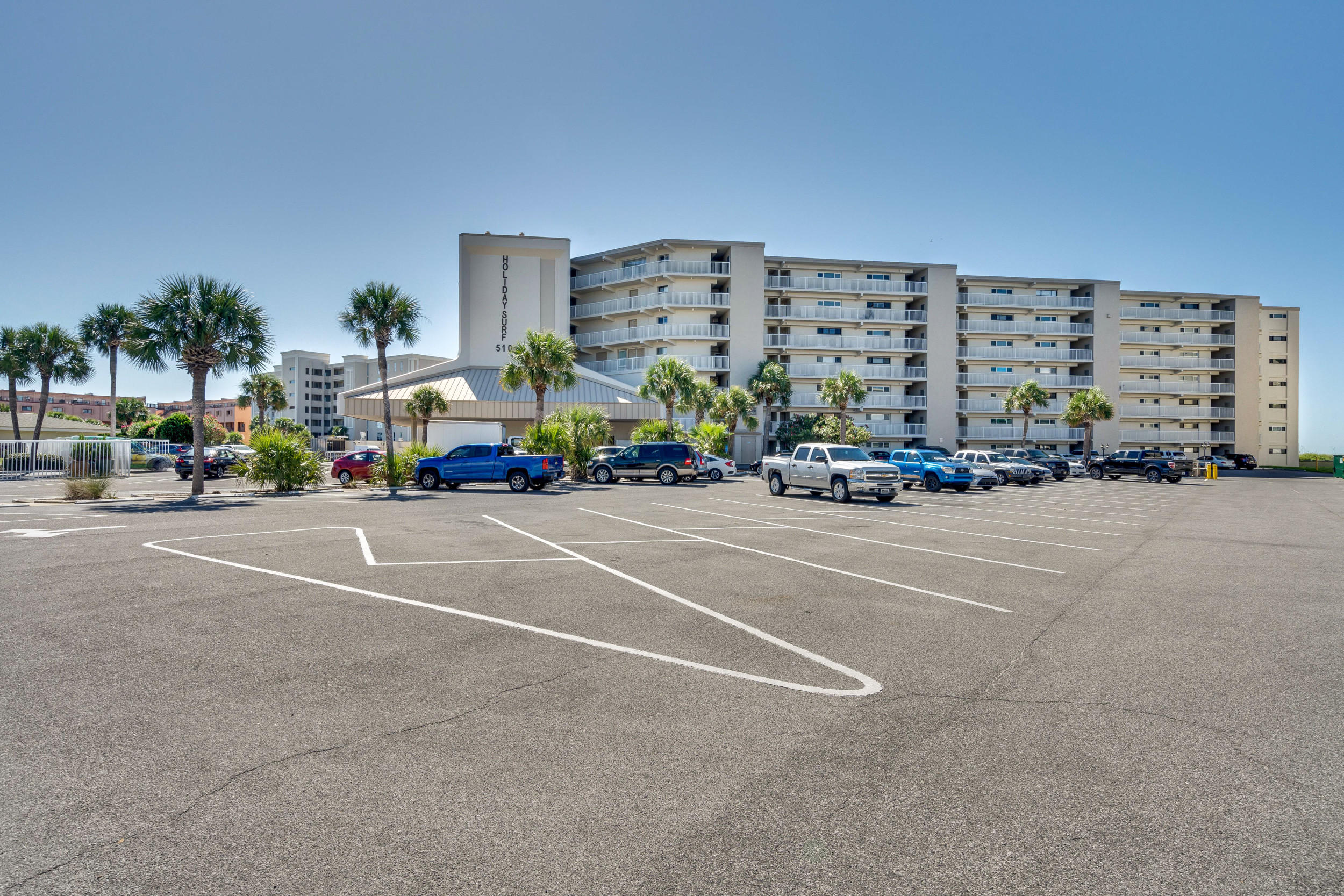 HOLIDAY SURF & RACQUET CLUB - Residential