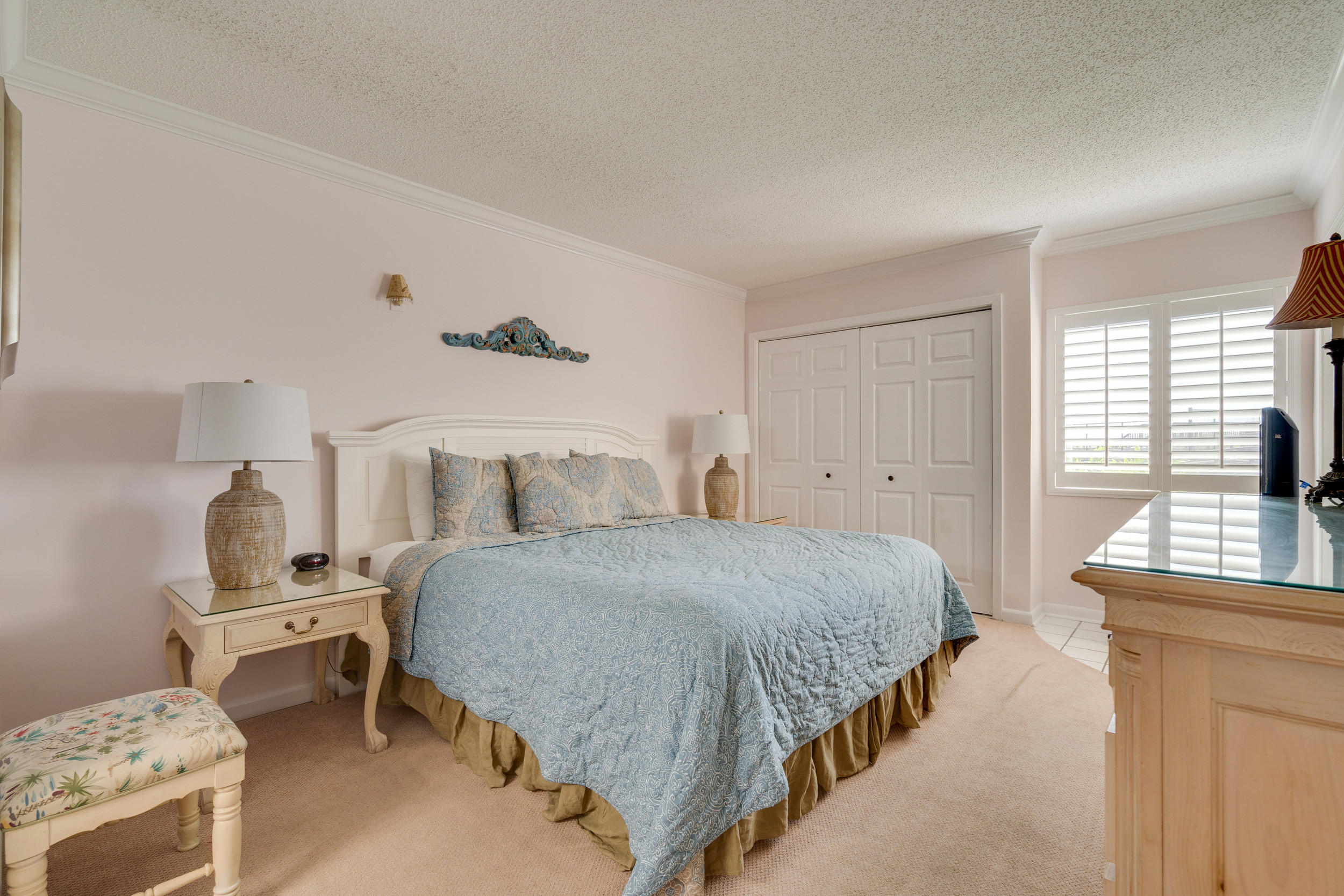 HOLIDAY SURF & RACQUET CLUB - Residential