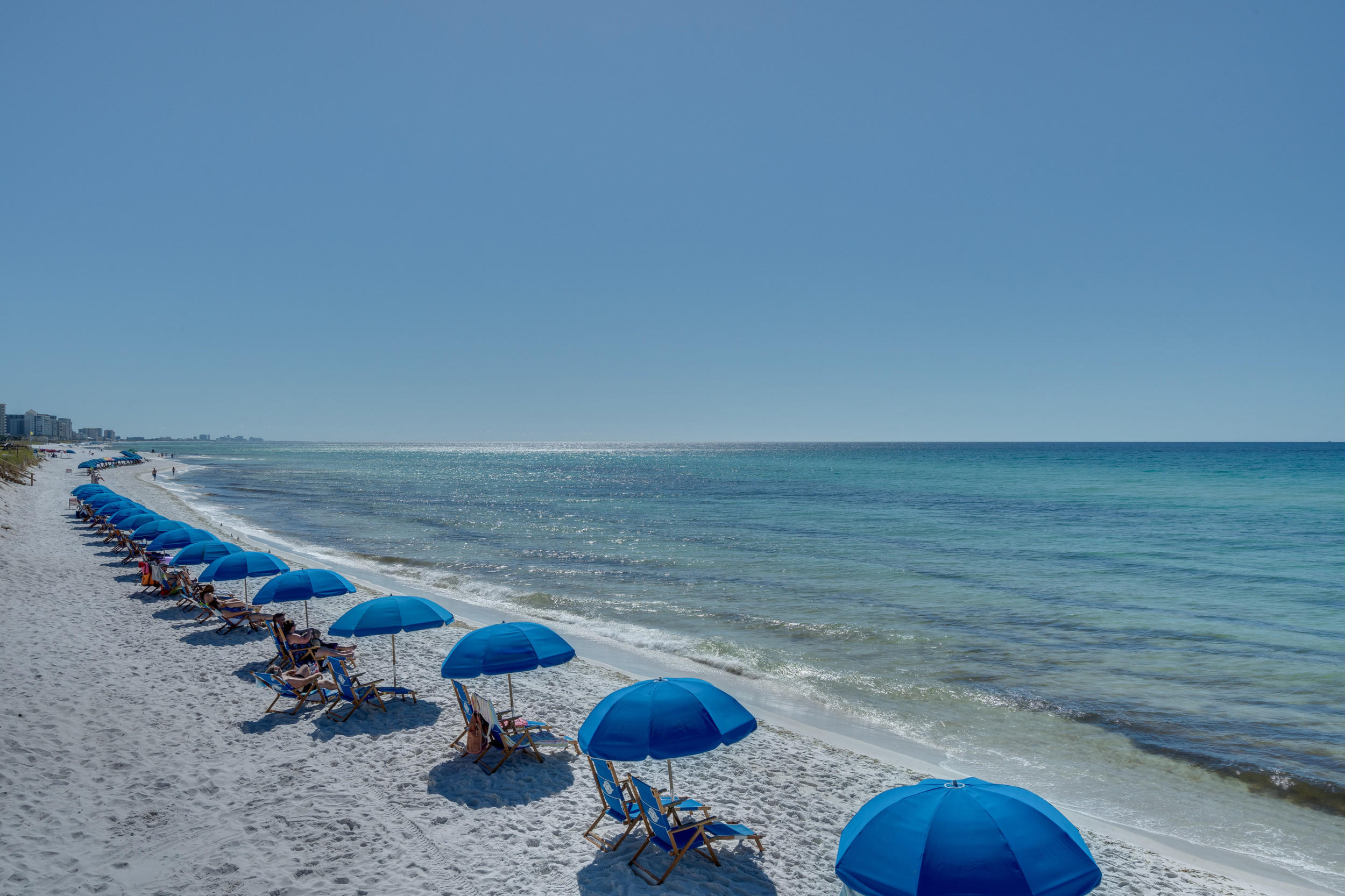 HOLIDAY SURF & RACQUET CLUB - Residential