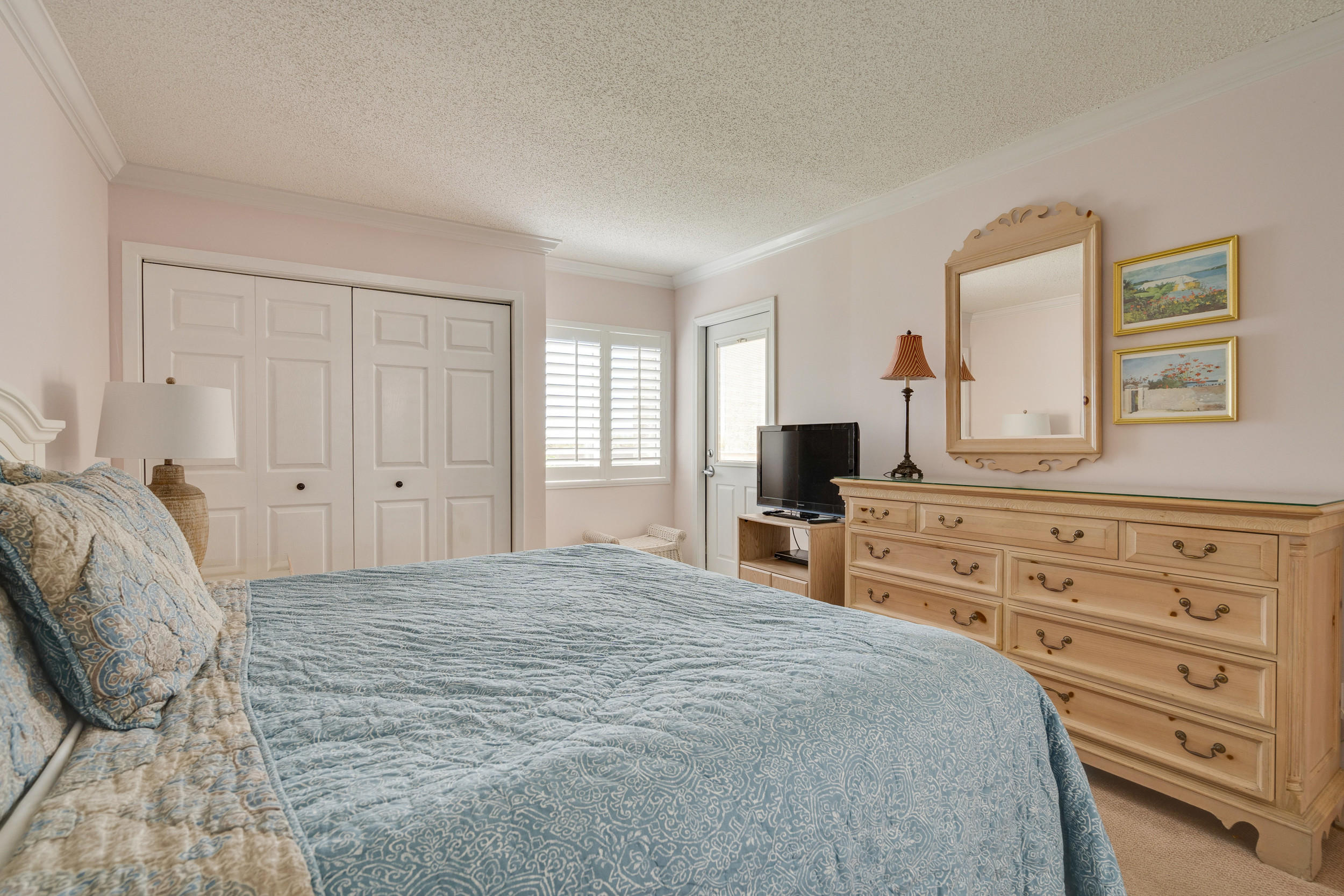HOLIDAY SURF & RACQUET CLUB - Residential