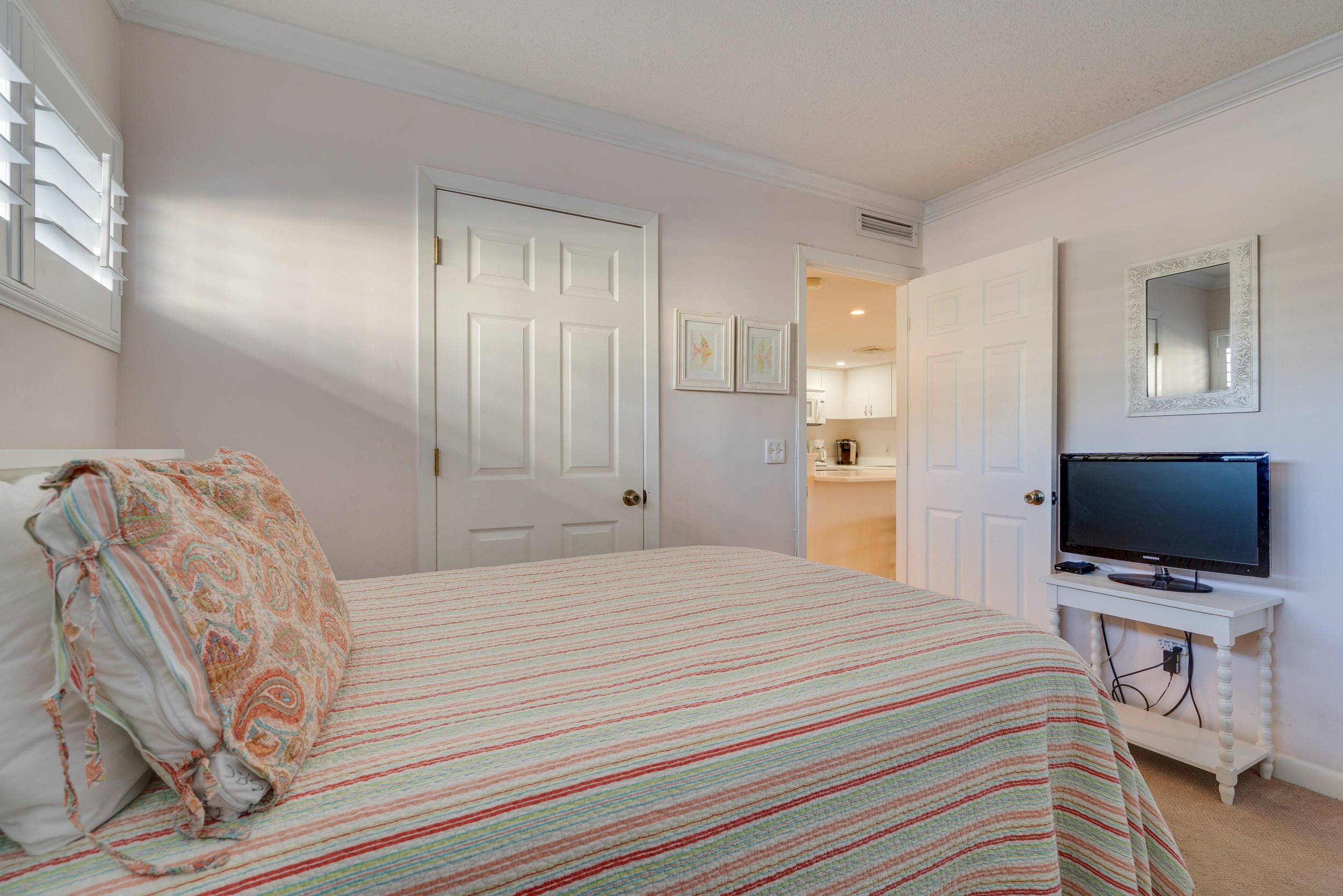 HOLIDAY SURF & RACQUET CLUB - Residential