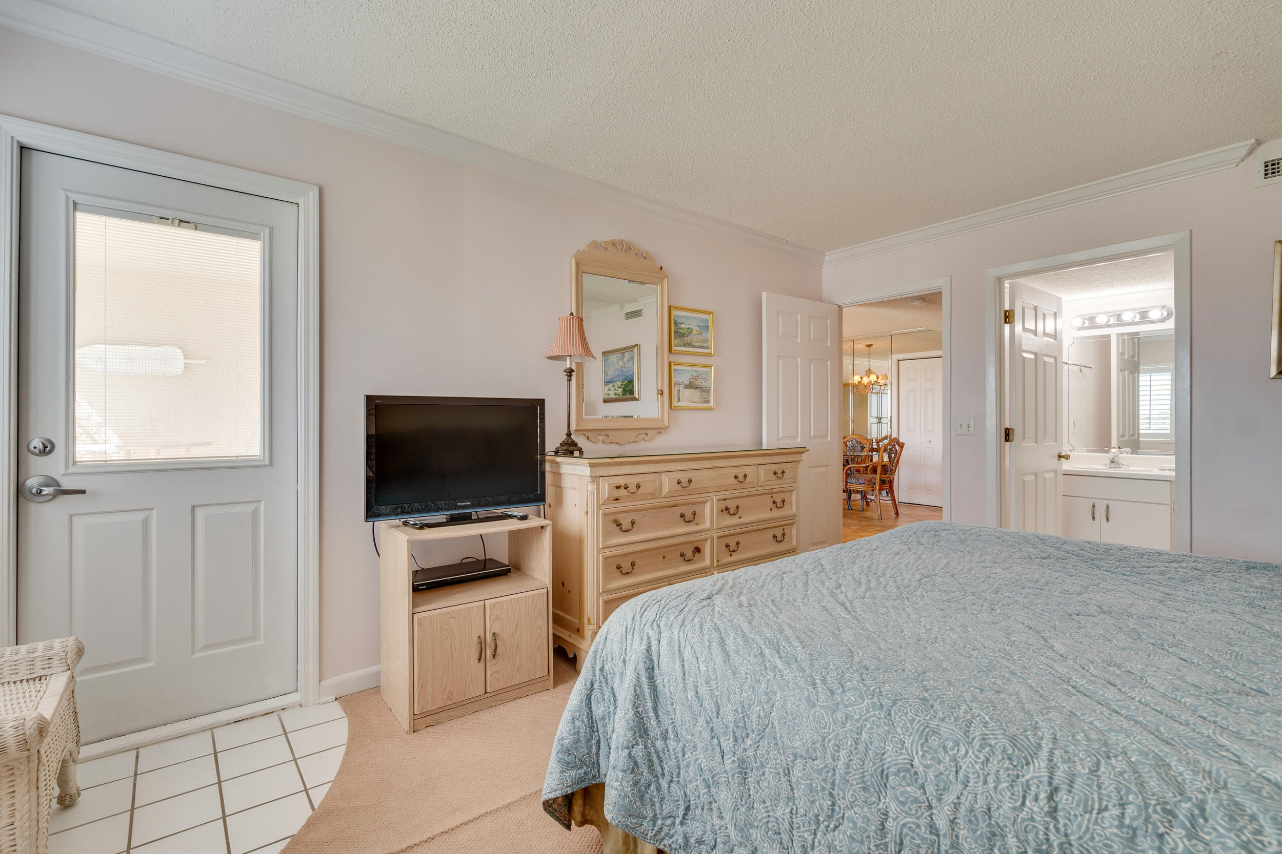 HOLIDAY SURF & RACQUET CLUB - Residential