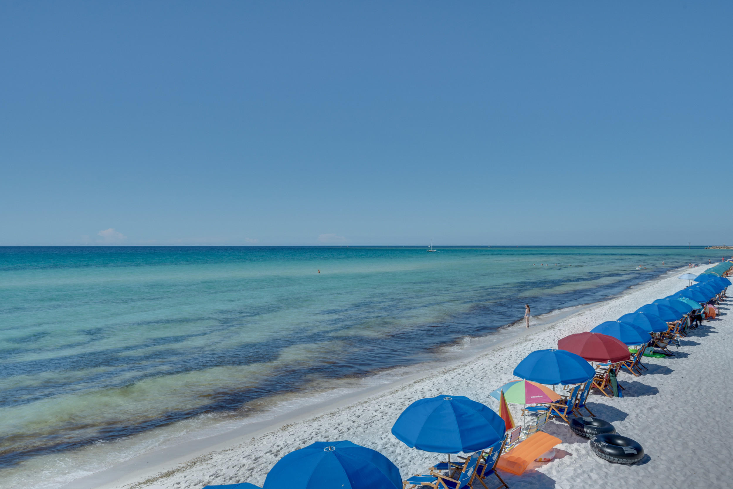 HOLIDAY SURF & RACQUET CLUB - Residential