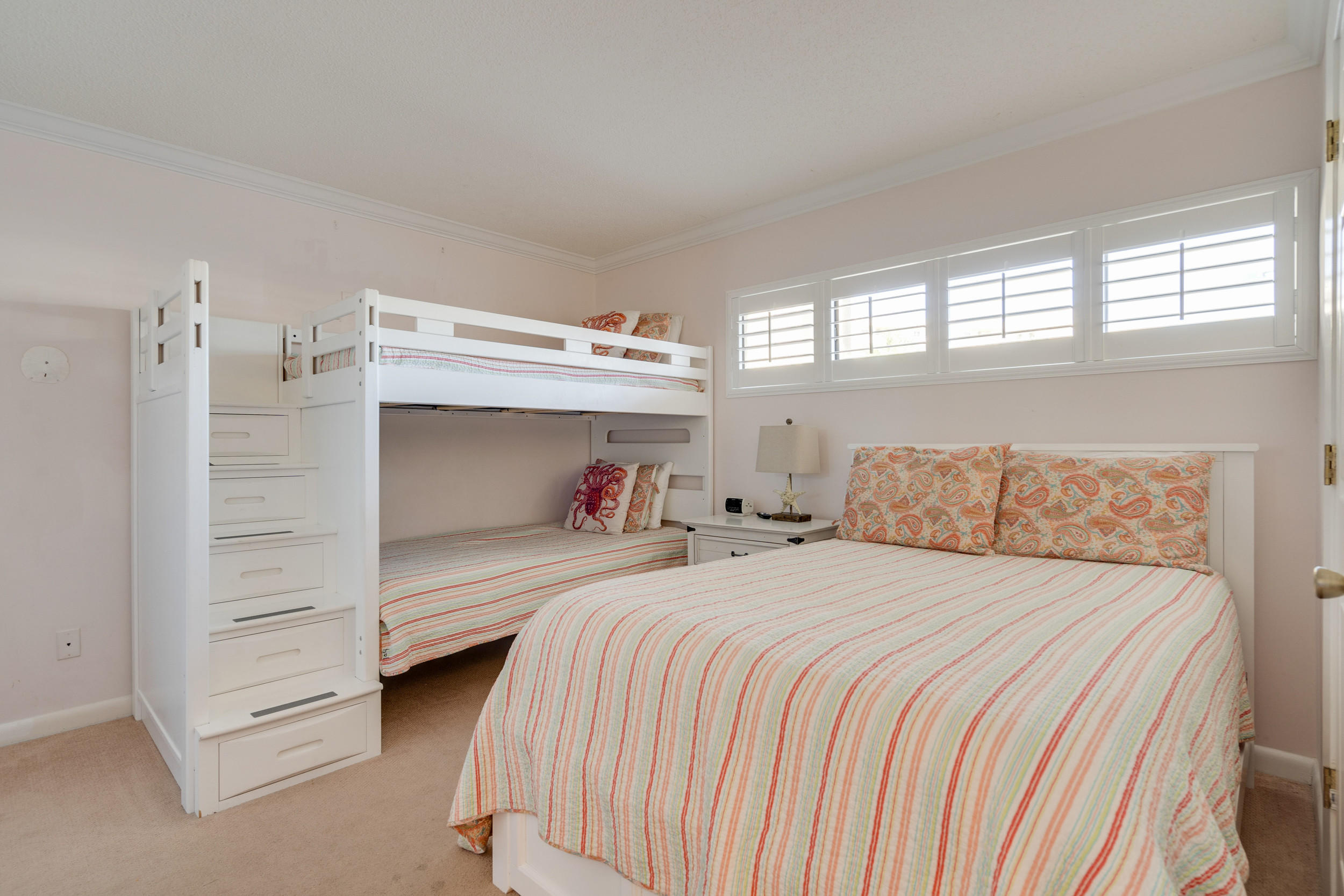 HOLIDAY SURF & RACQUET CLUB - Residential