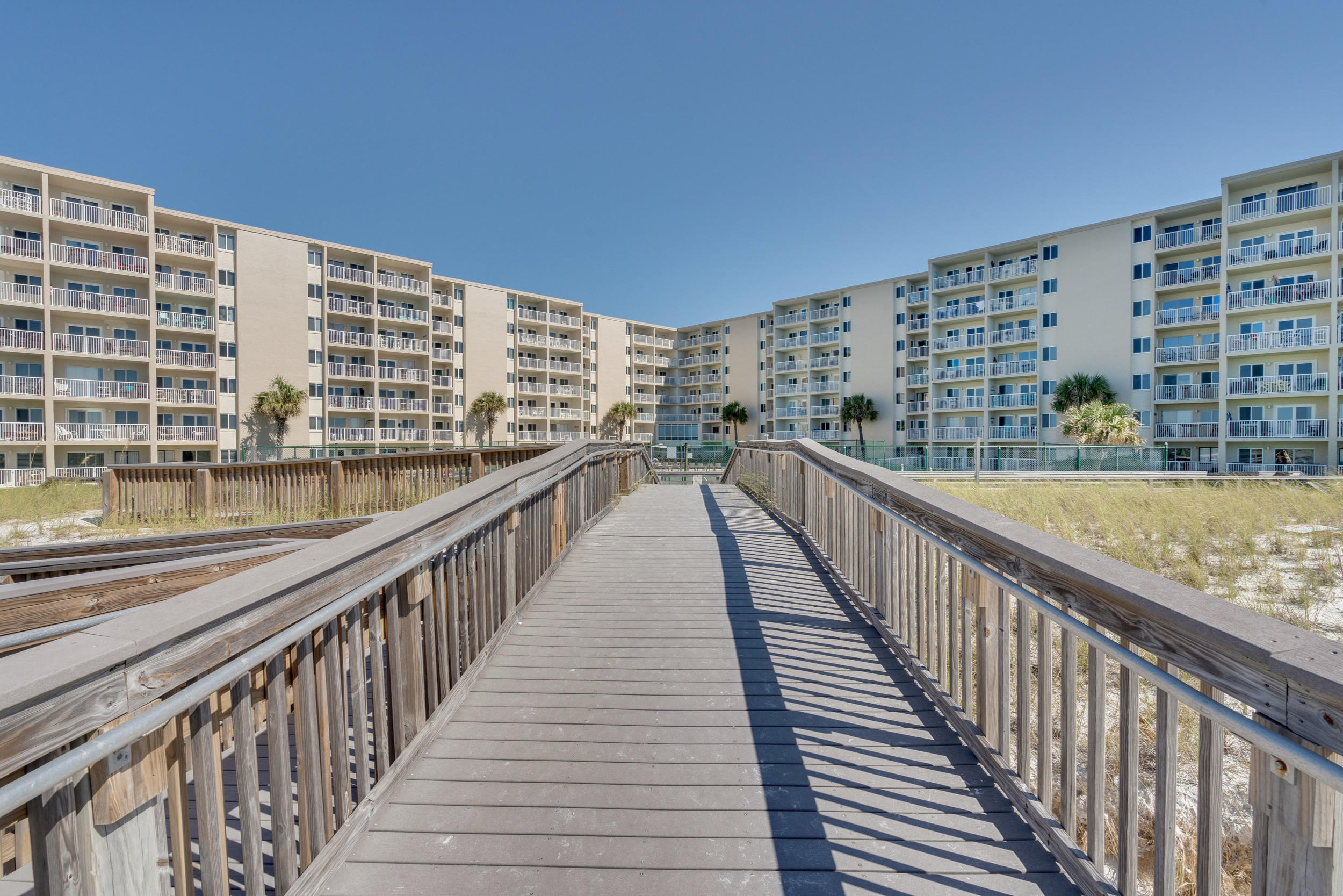 HOLIDAY SURF & RACQUET CLUB - Residential