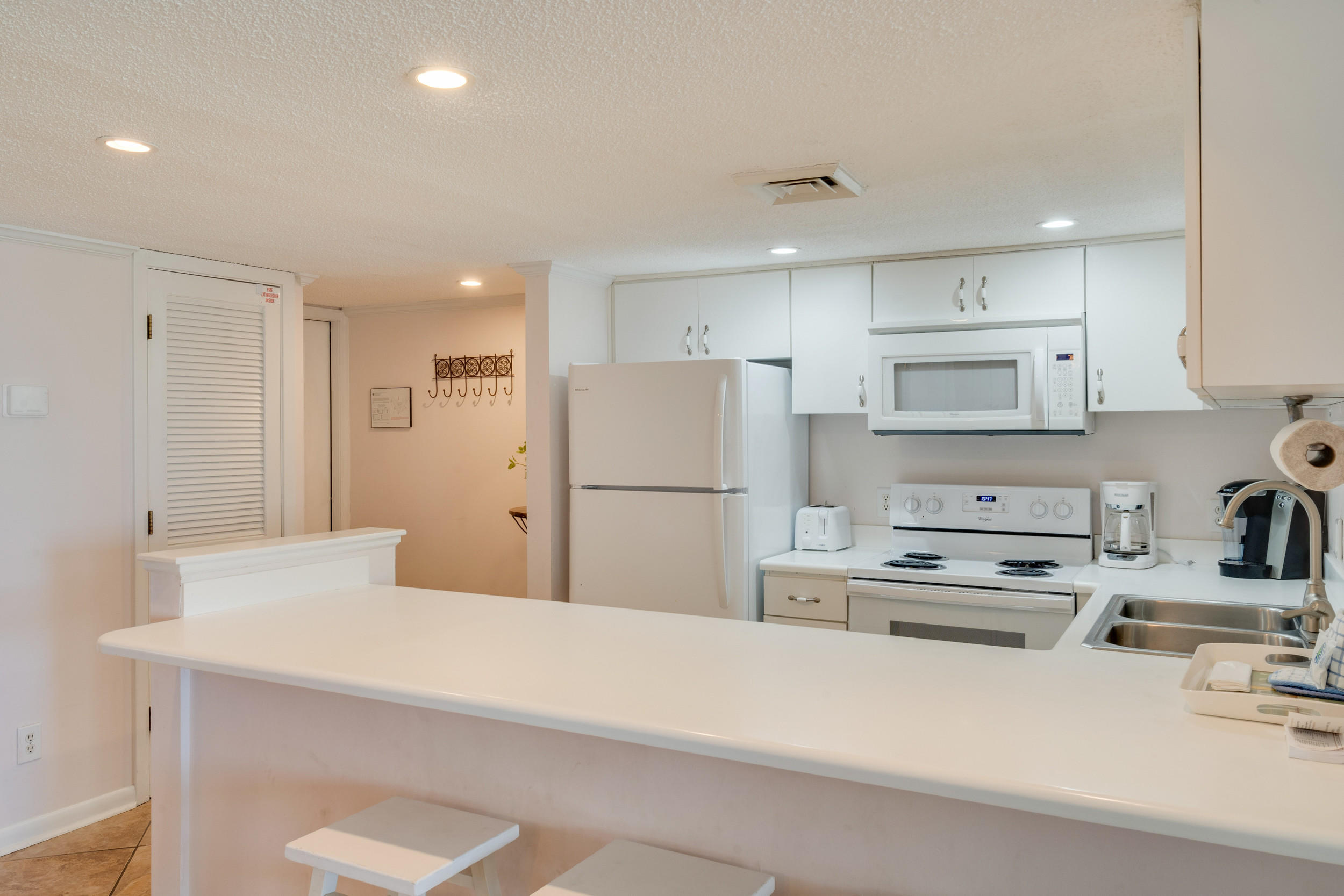 HOLIDAY SURF & RACQUET CLUB - Residential