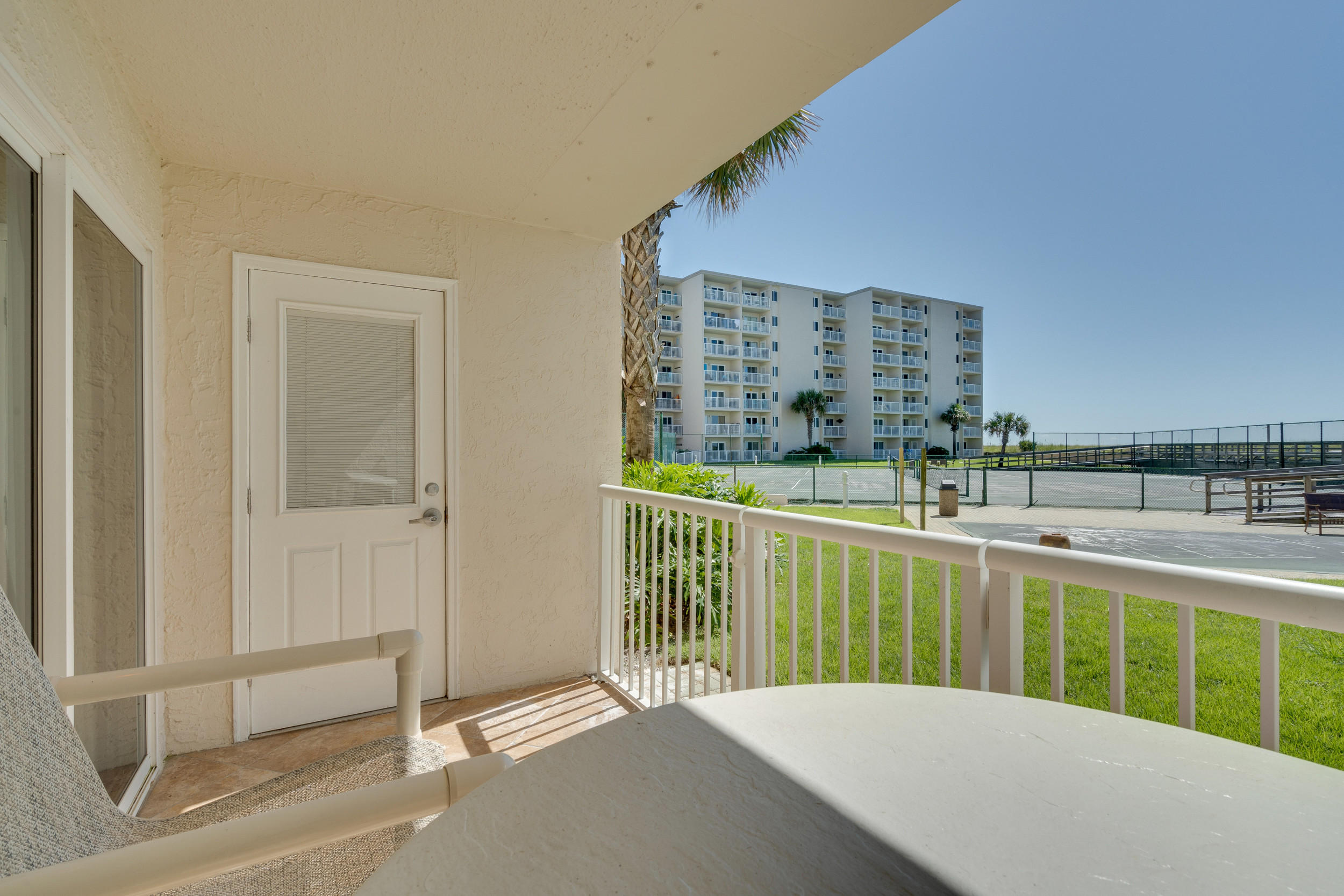 HOLIDAY SURF & RACQUET CLUB - Residential