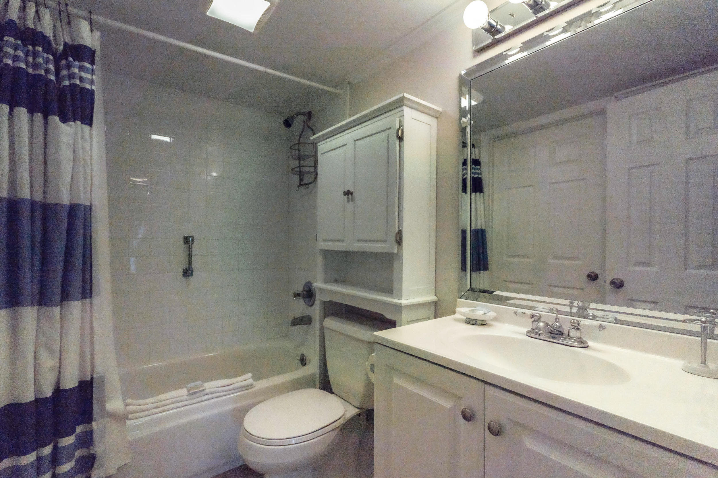 HOLIDAY SURF & RACQUET CLUB - Residential