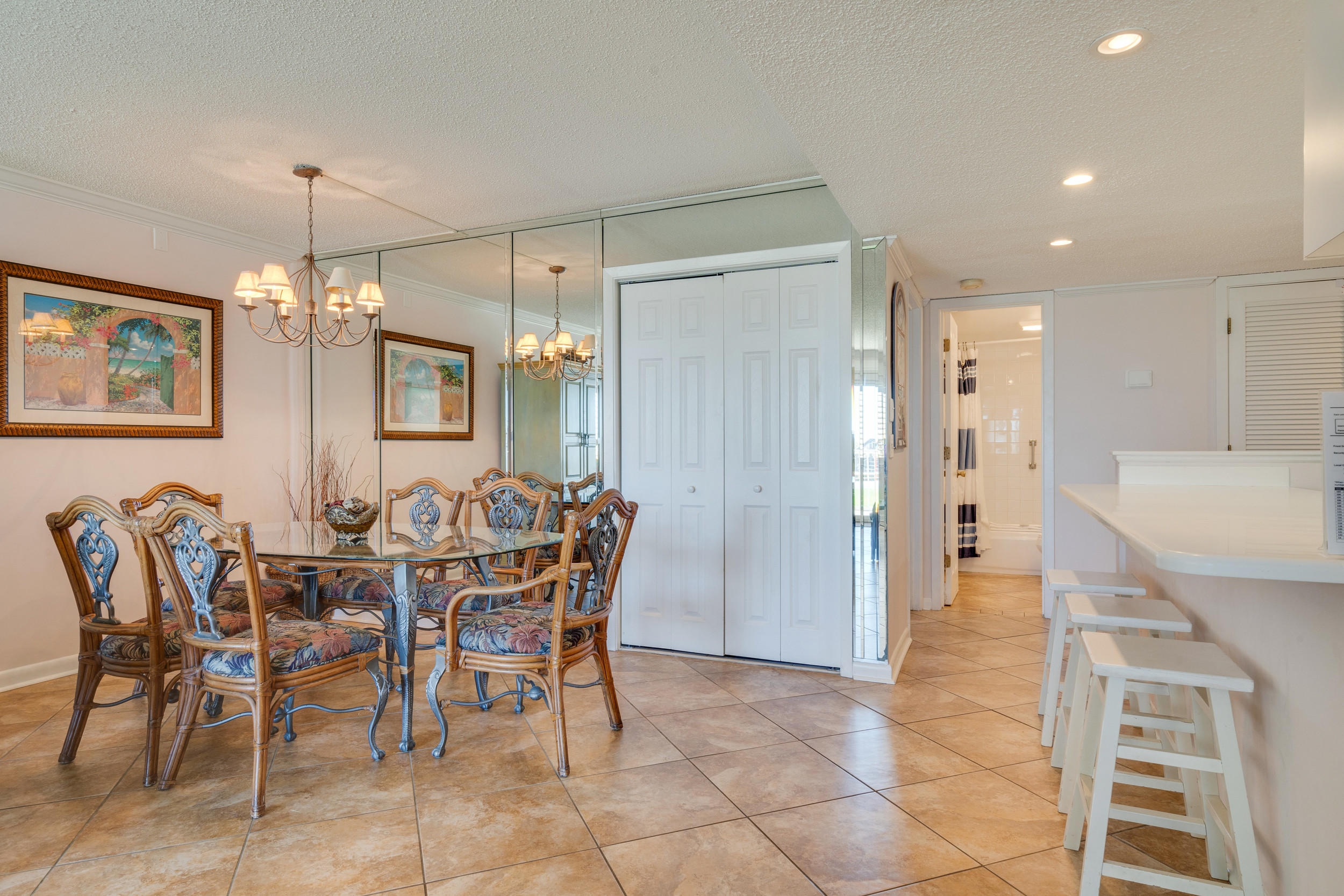 HOLIDAY SURF & RACQUET CLUB - Residential
