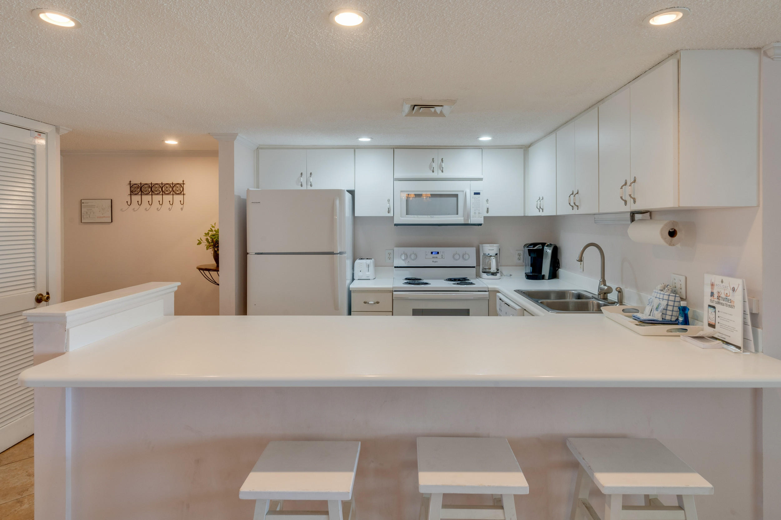 HOLIDAY SURF & RACQUET CLUB - Residential