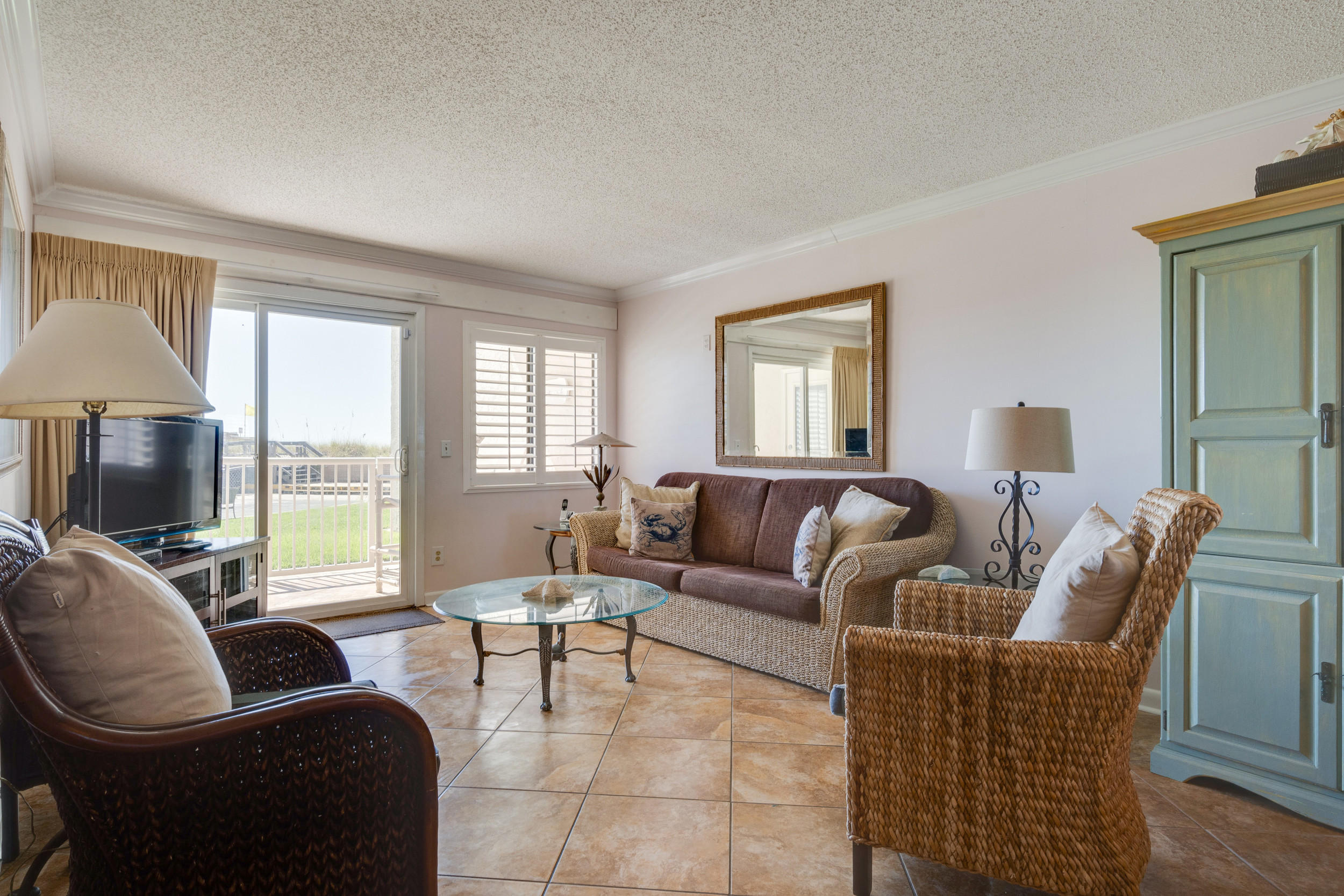 HOLIDAY SURF & RACQUET CLUB - Residential