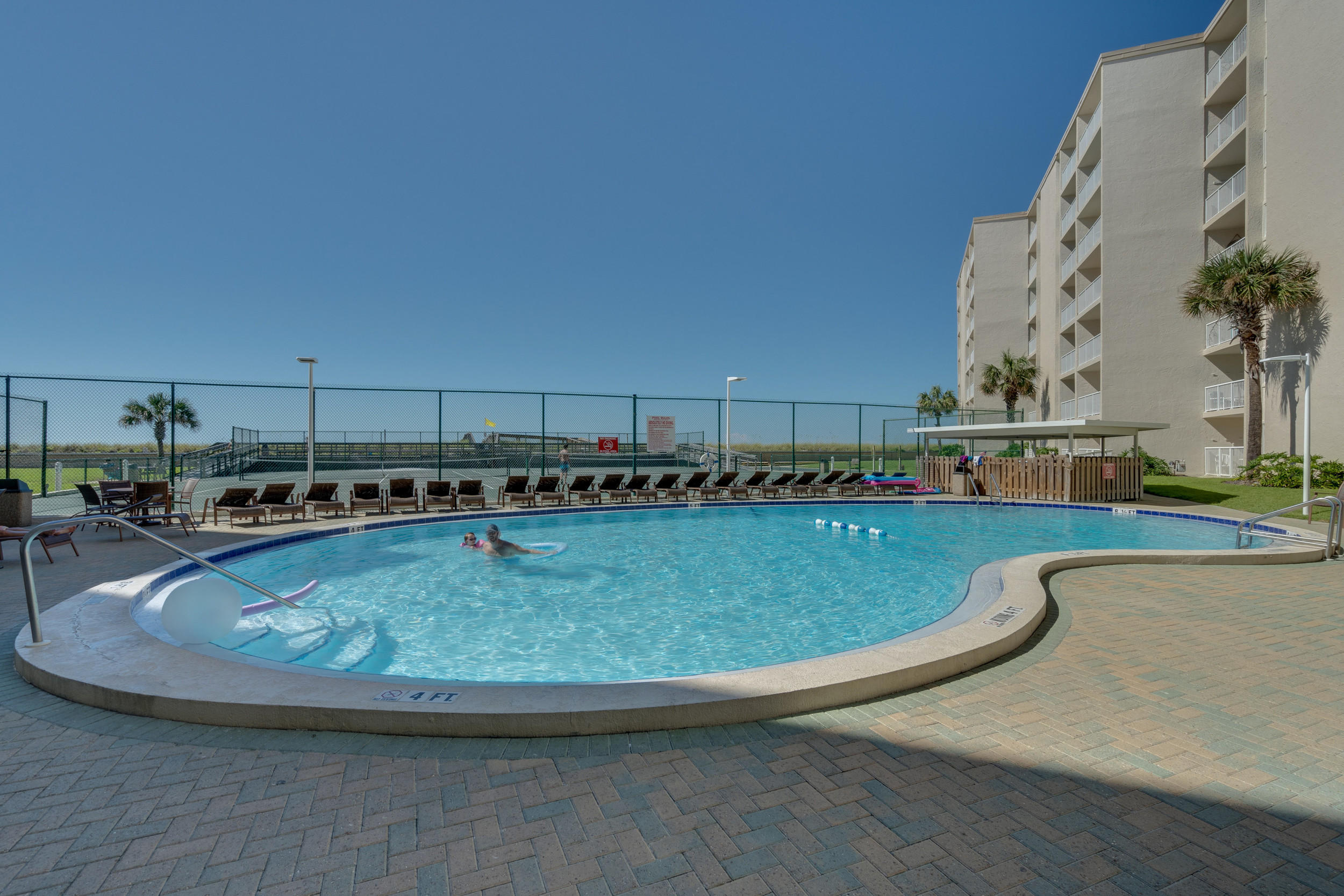 HOLIDAY SURF & RACQUET CLUB - Residential