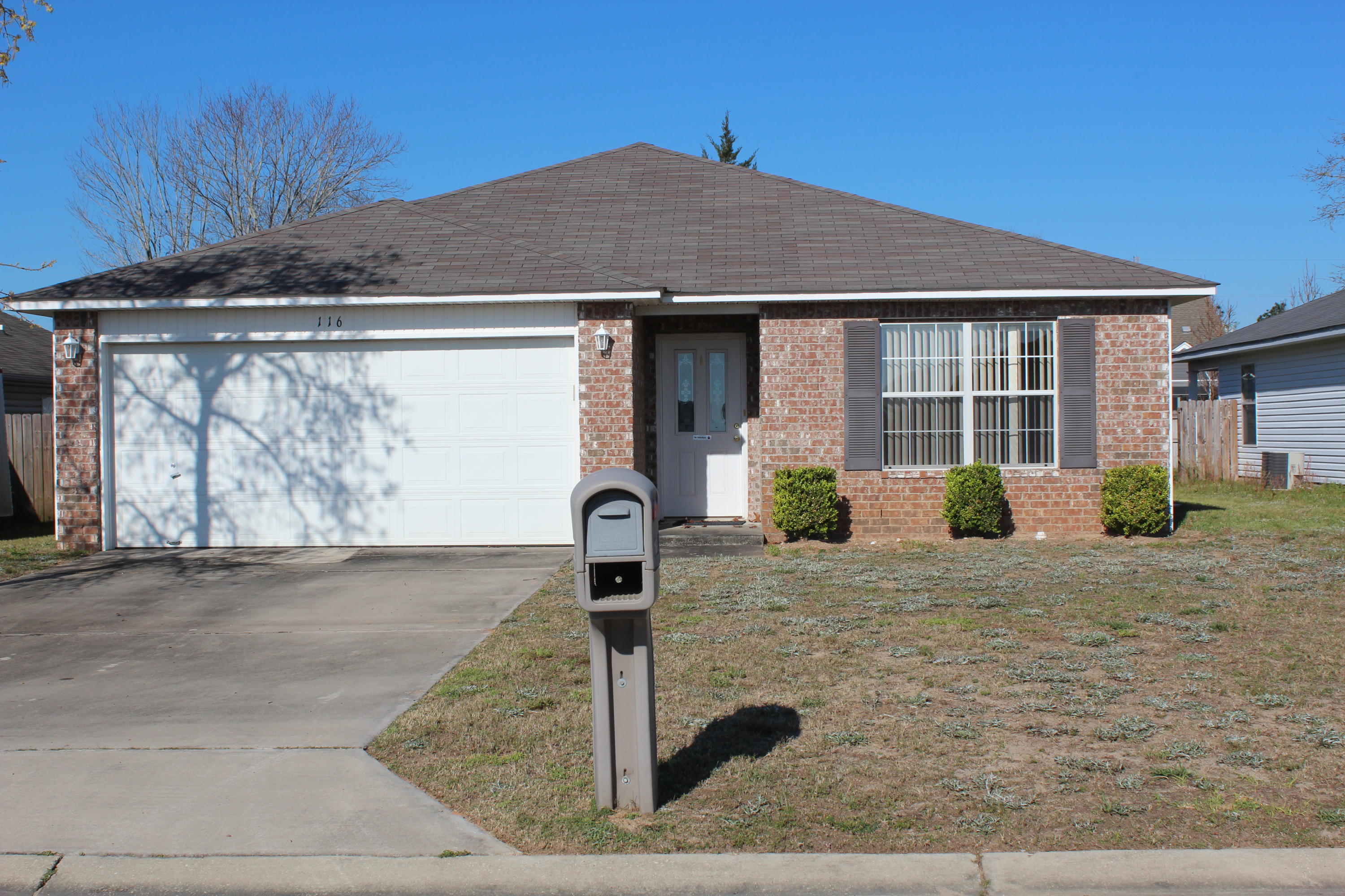 NICE 3 BEDROOM 2 BATH HOME ON THE SOUTH SIDE OF TOWN.