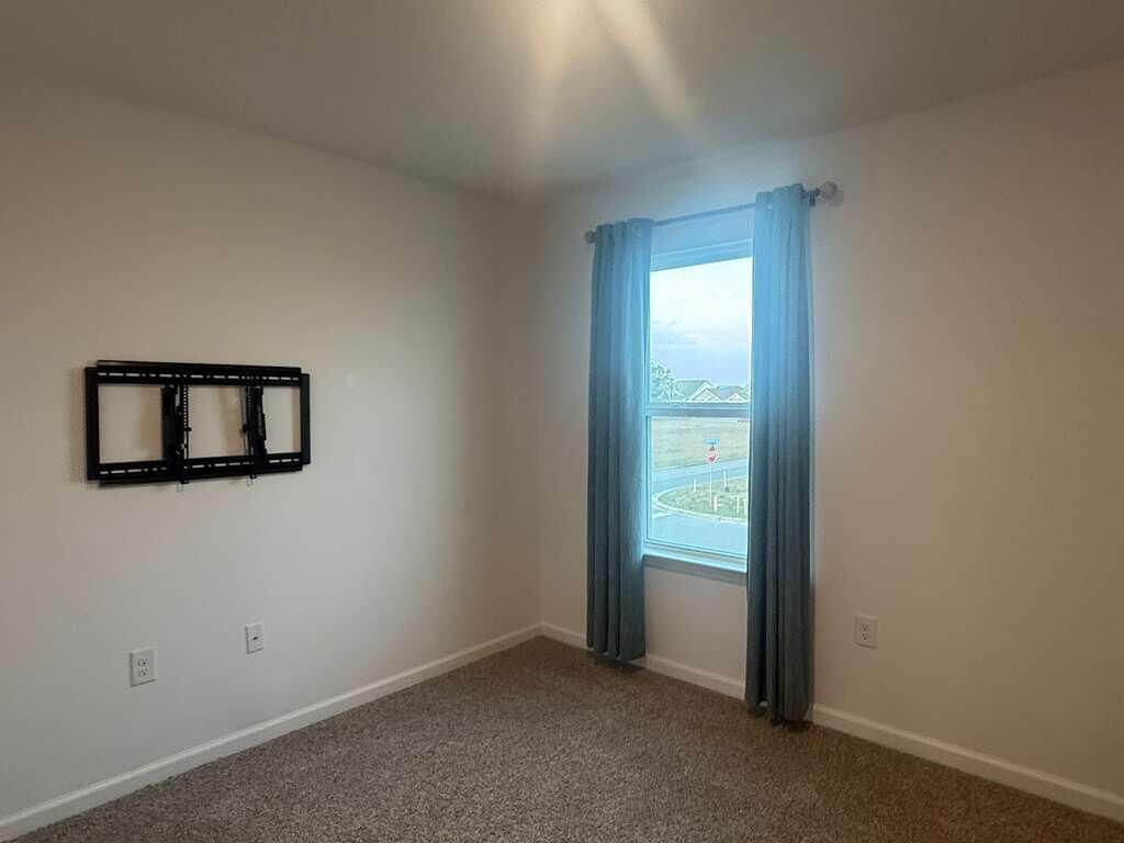Owl's Head East - Residential Lease