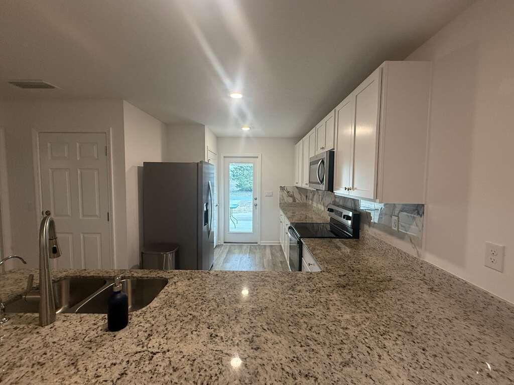 Owl's Head East - Residential Lease