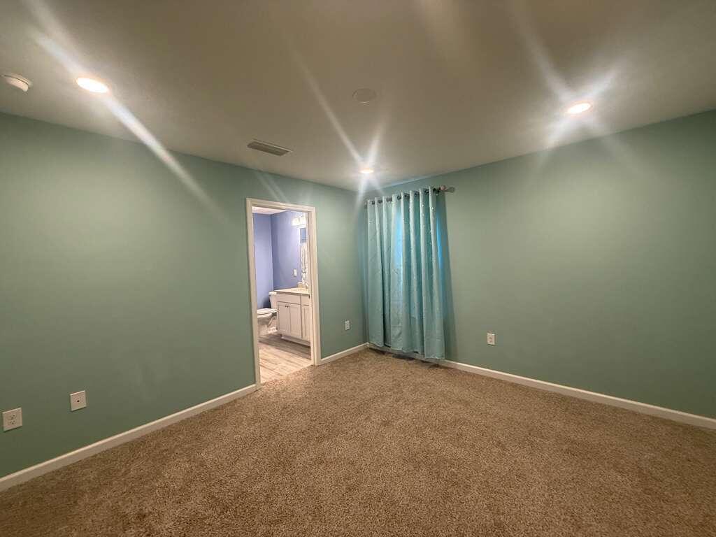Owl's Head East - Residential Lease