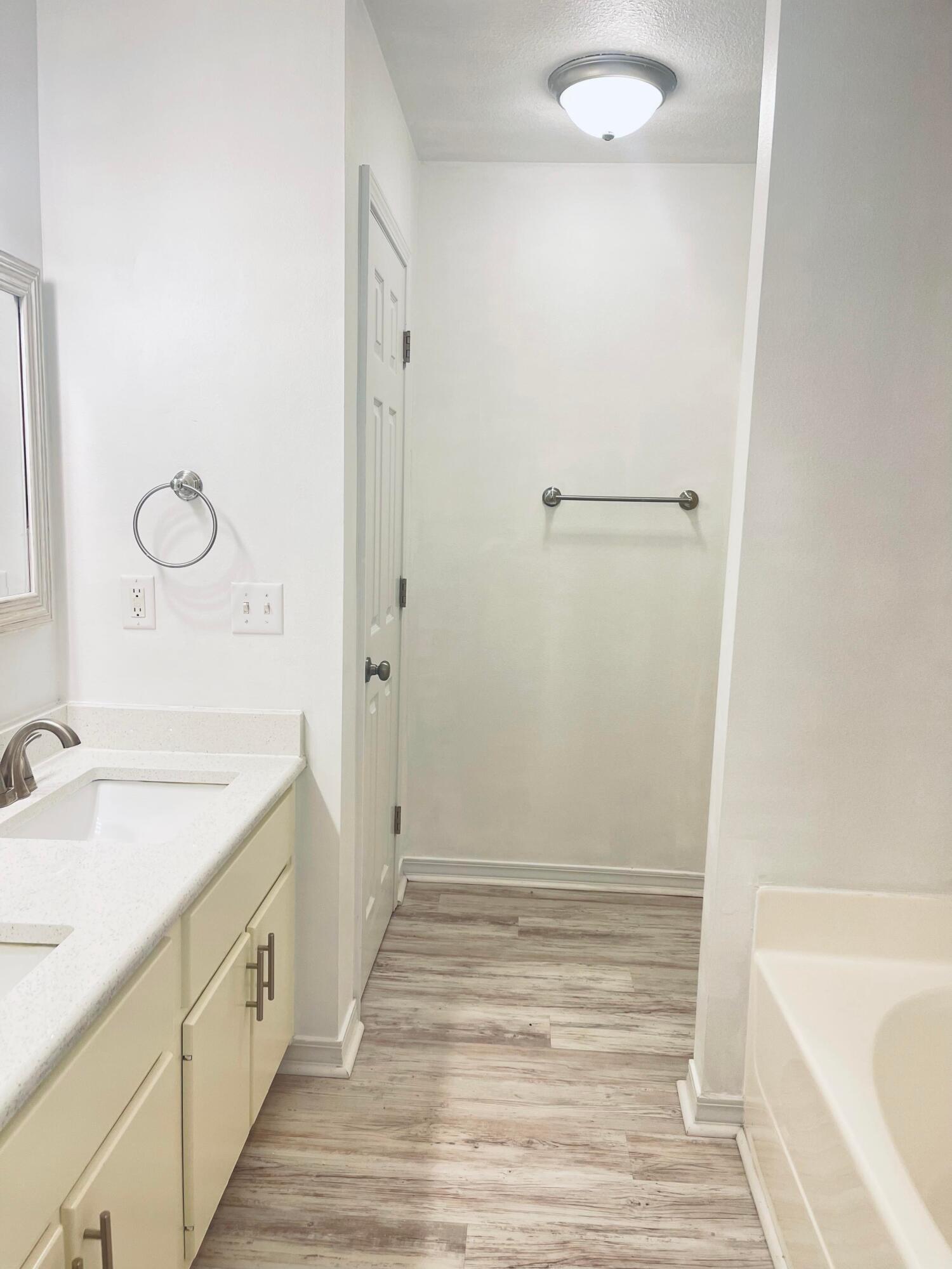RIVERCHASE S/D PH 2 - Residential Lease
