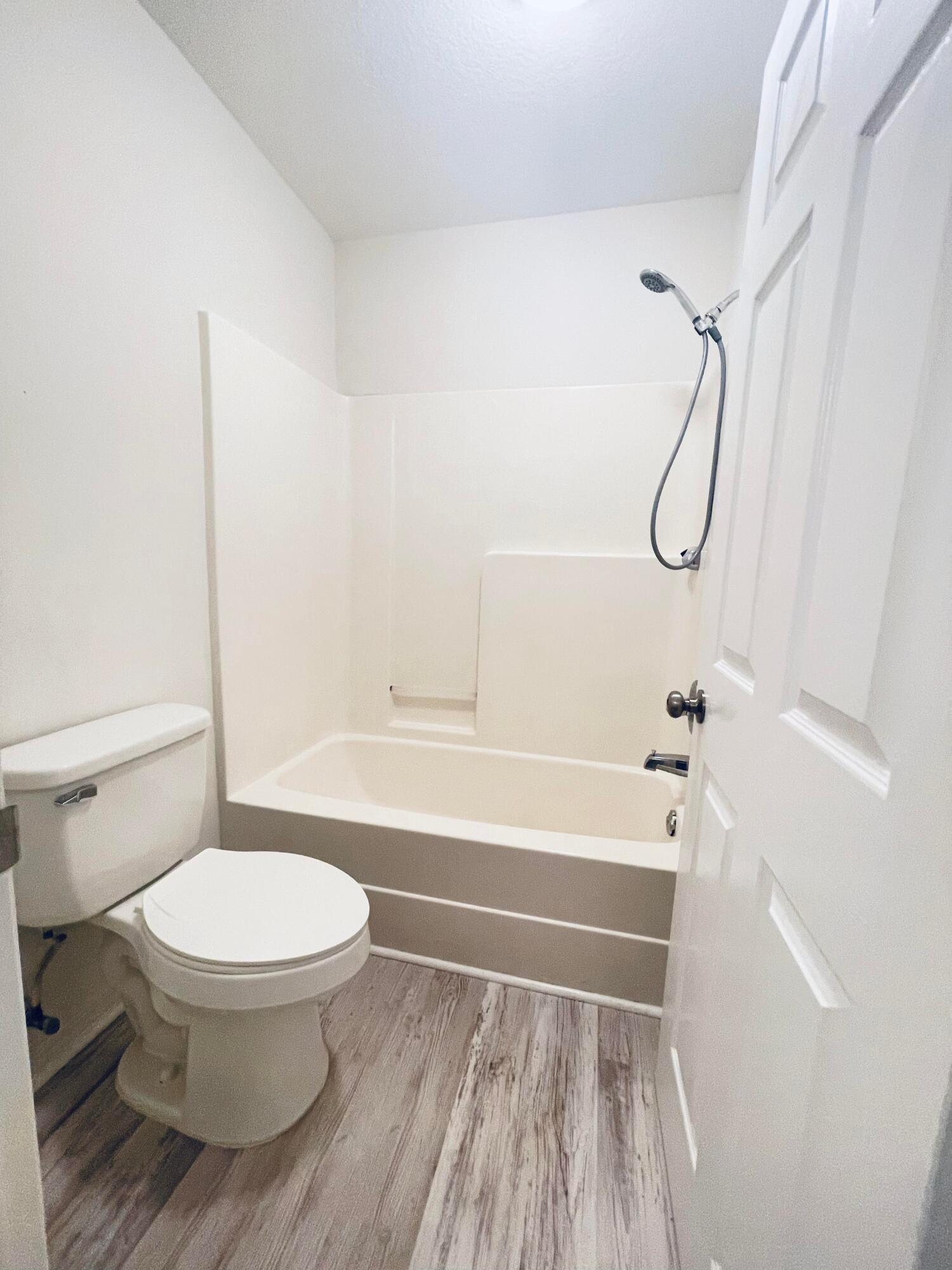 RIVERCHASE S/D PH 2 - Residential Lease