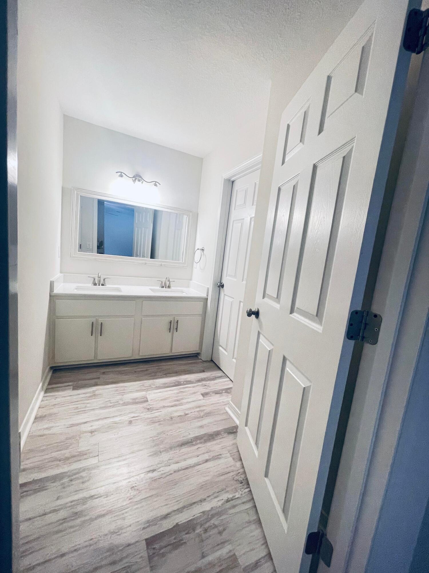 RIVERCHASE S/D PH 2 - Residential Lease