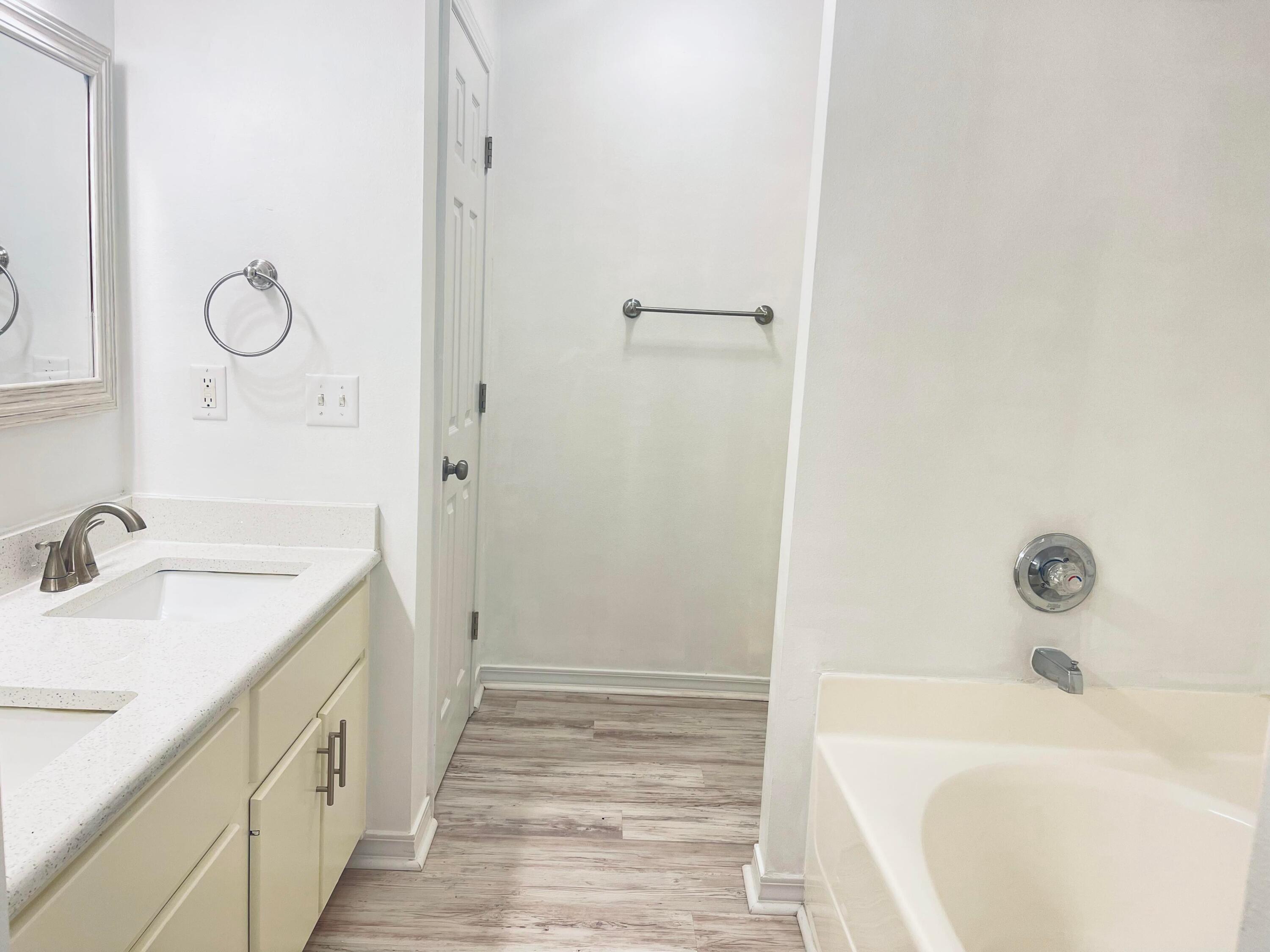 RIVERCHASE S/D PH 2 - Residential Lease