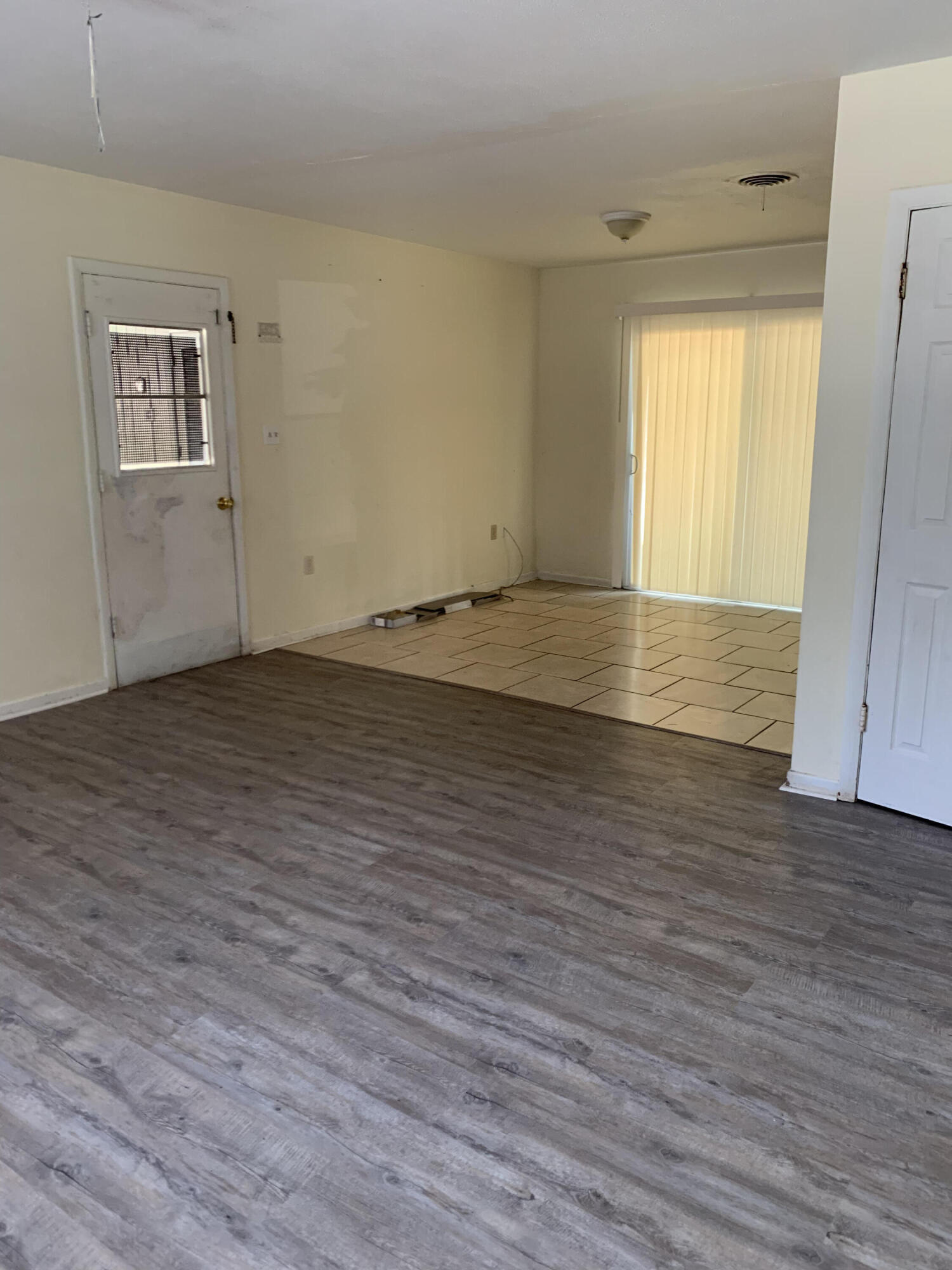 OAKLAND HEIGHTS - Residential Lease